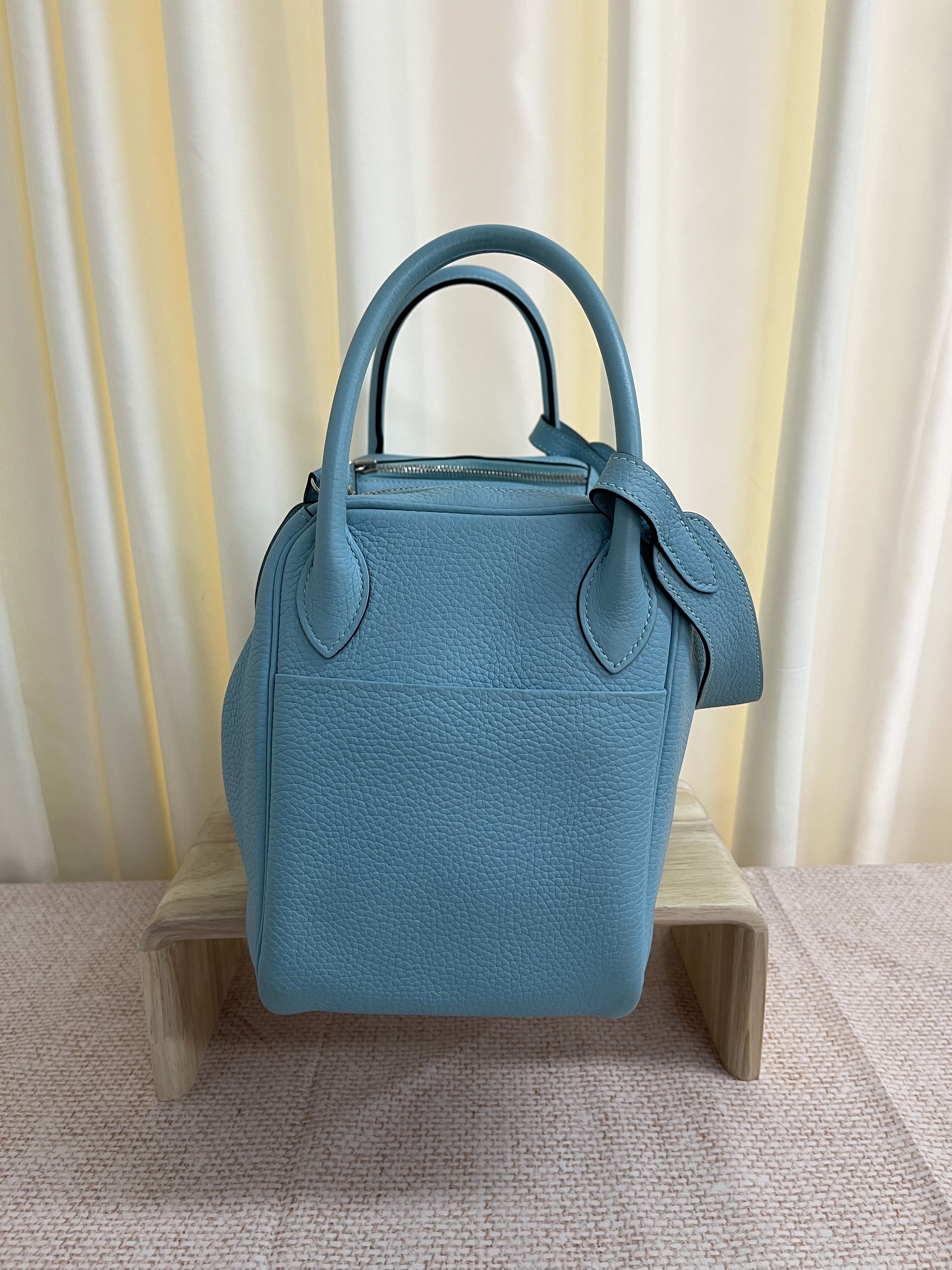 Pre-owned Hermes Lindy 30/ /Stamp T/ Product Code: 26020303