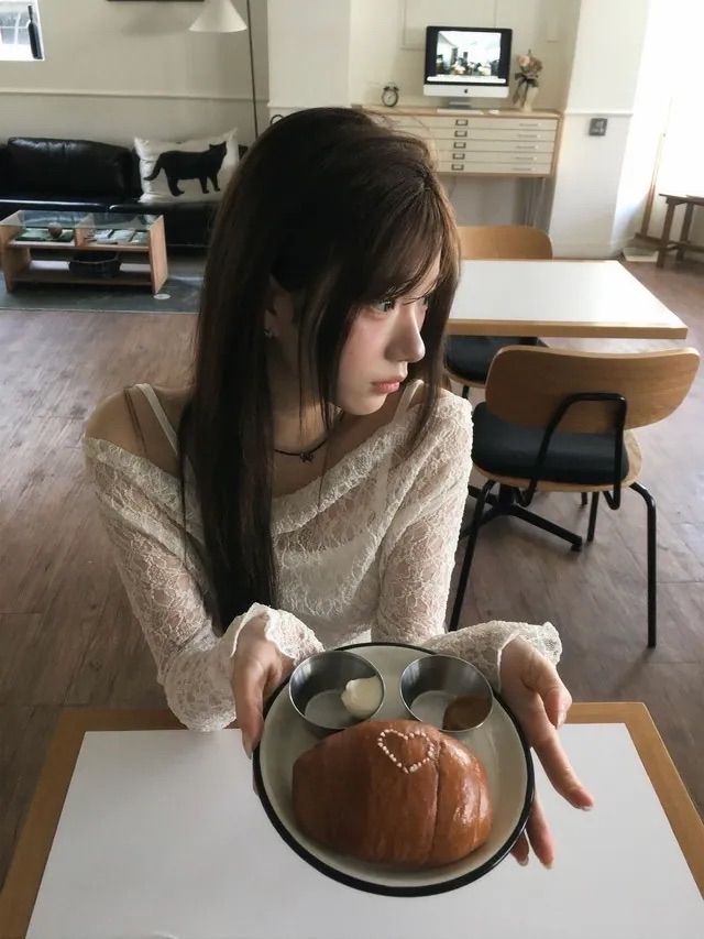 【 店主自留 ♪ 滿滿韓妹感！垂感U領編織蕾絲兩件裝🤍✨ 】 Lace Up Day Top Set(三色入)