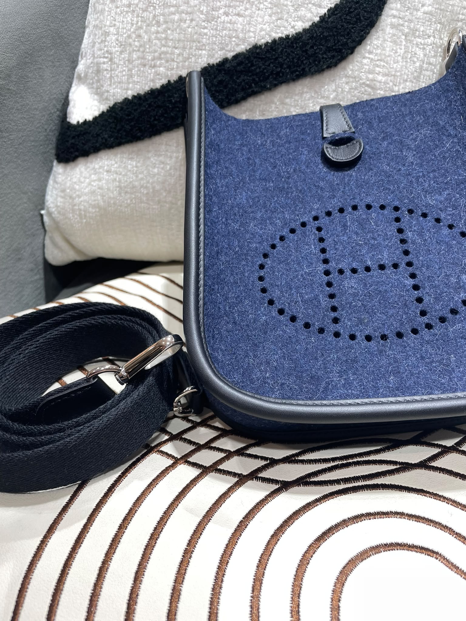 全新 HERMES Mini Evelyne 16 , STAMP Z ,2Z 午夜藍 Bleu Nuit牛皮 Feutre 羊毛氈銀扣, 100%Authentic,全新未使用品 ✅收據✅dust bag✅box 