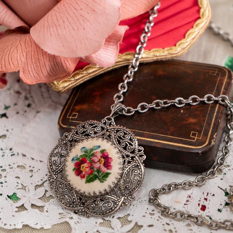 Vintage C.a.1960s Austrian Petit Needlepoint Floral Silver Tone Large Pendant Necklace (NZ007)