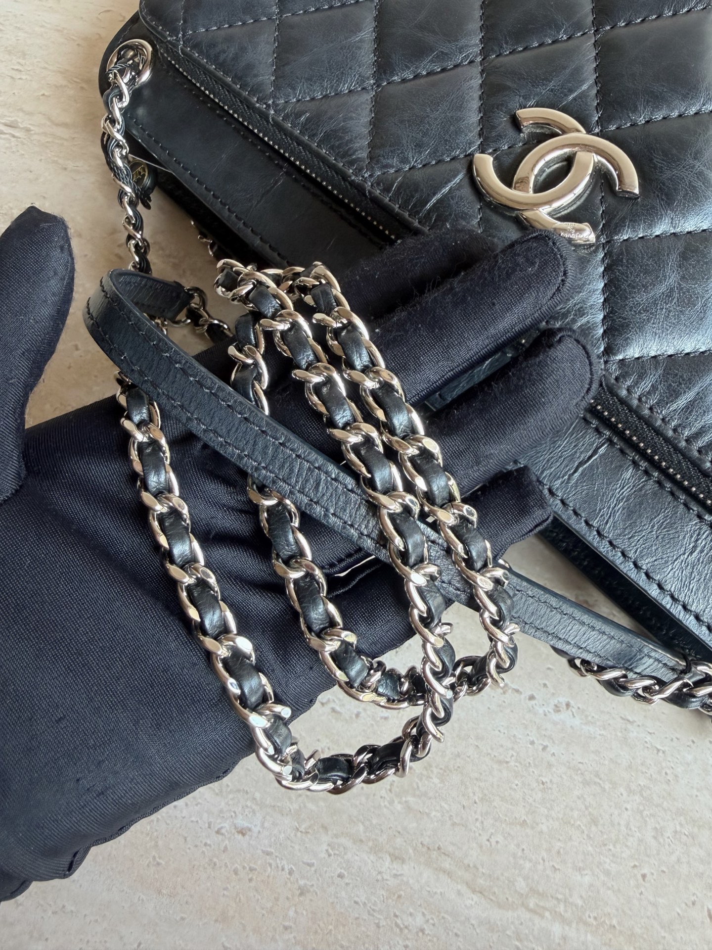 【預訂貨品】Chanel黑銀油蠟皮信封包