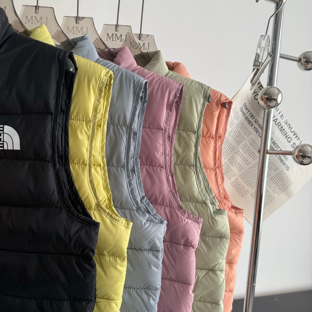 廠單tnf中大童六色90羽絨馬甲 $85件。2件起$75件