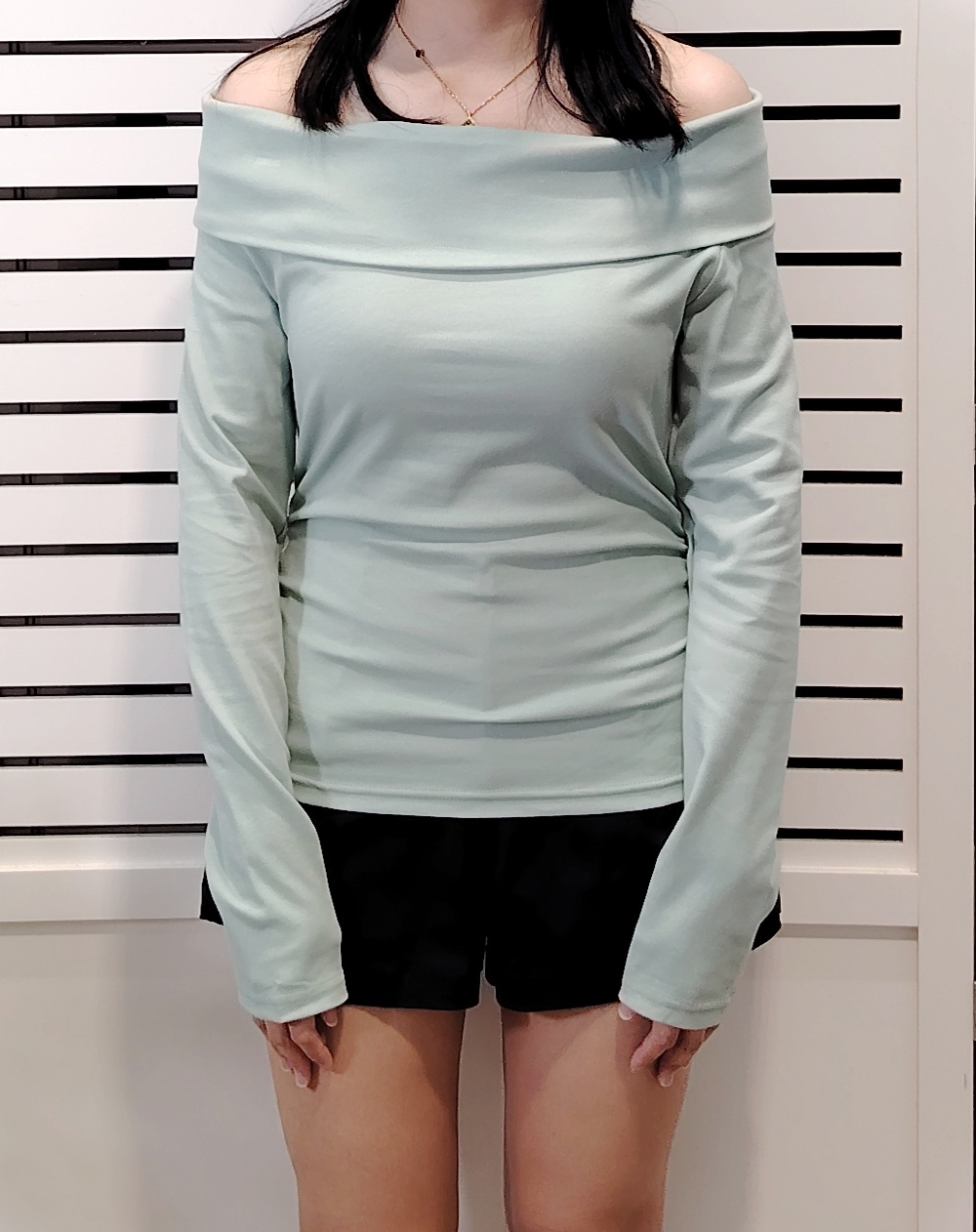 M5078 Off Shoulder Long Sleeve Slim Tee