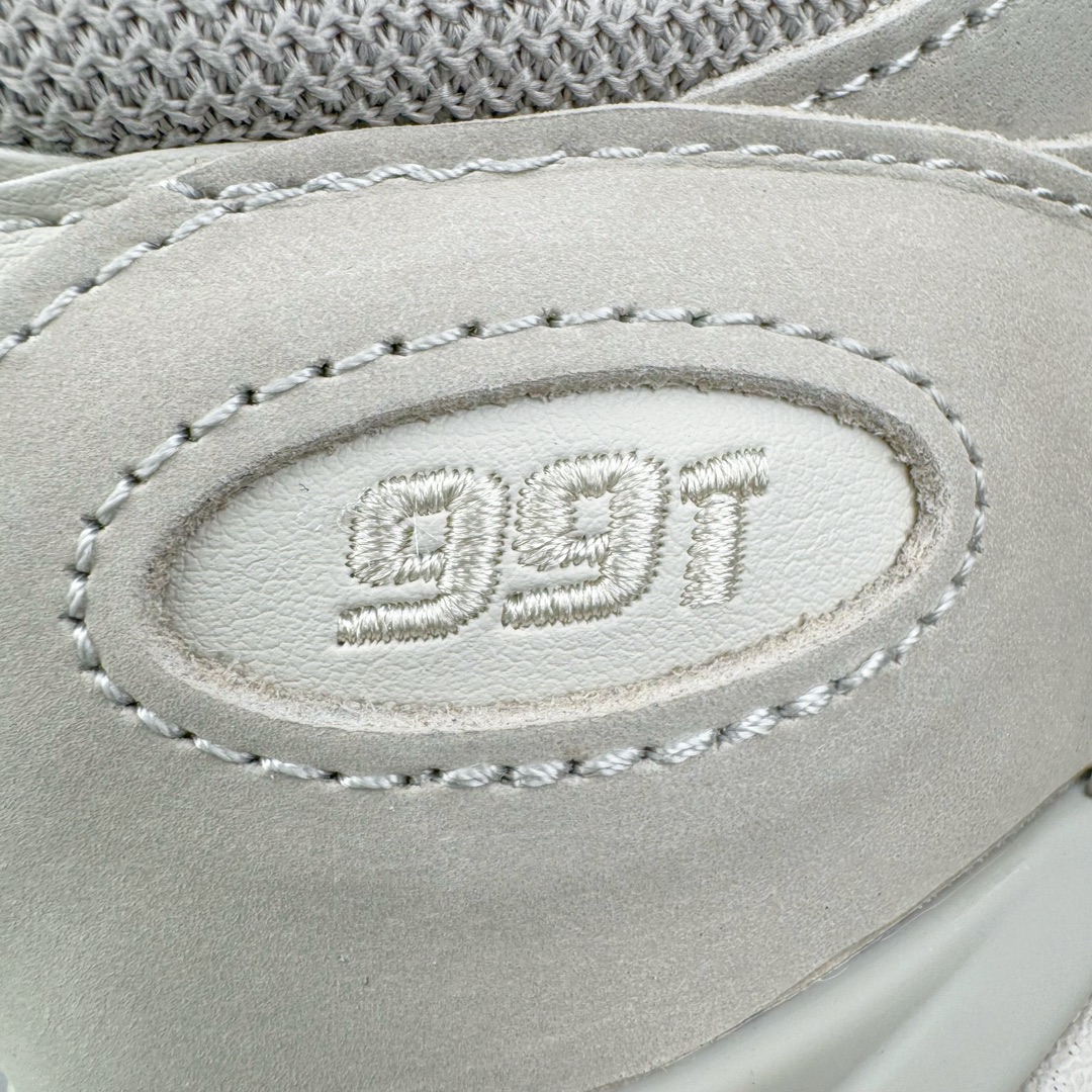 Stone Island x New Balance 991V2 U991SD2