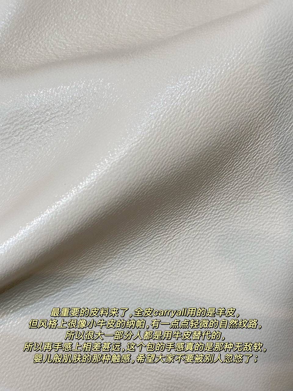 LV奶白色 Carryall👜✨ 噢莫噢莫！！ 奶白色的也太乖太奶了 一整个大心动了！！！ 全皮质感高级感满满💯 而且肩带是老花的 真的太爱了！🥹❤️