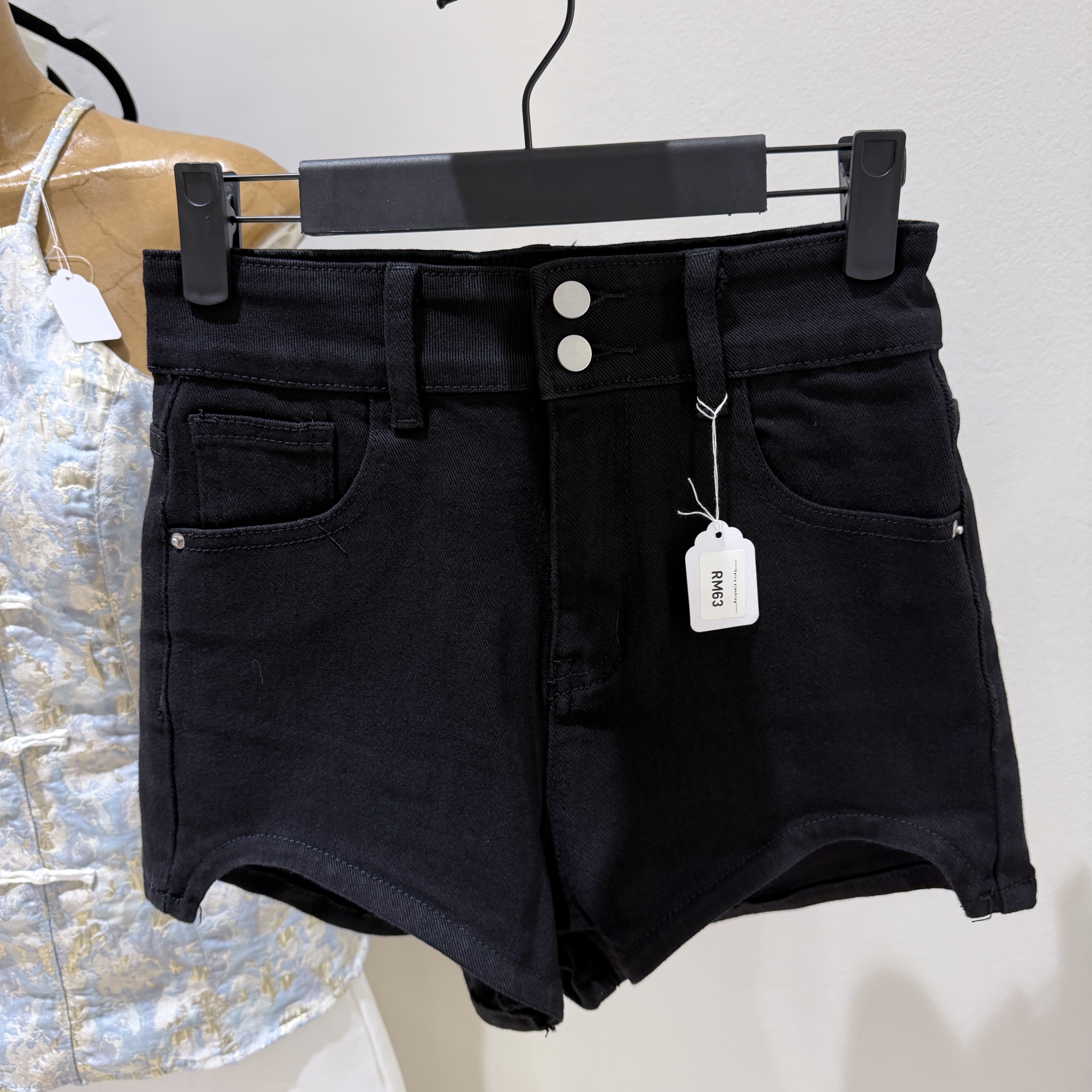 黑色高腰牛仔短褲