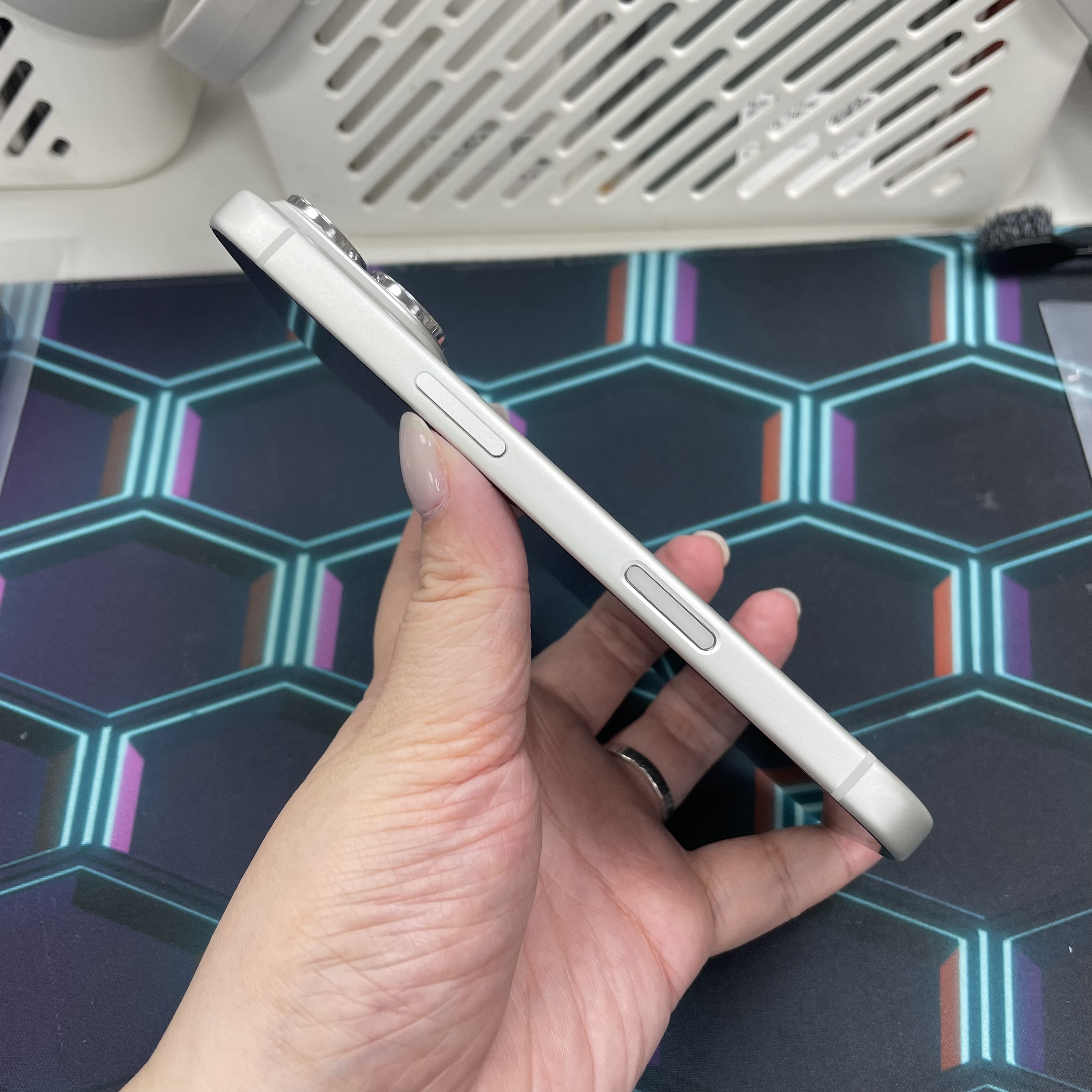 *6536 17 pro 勁靚機 256GB 電99 銀色 sliver