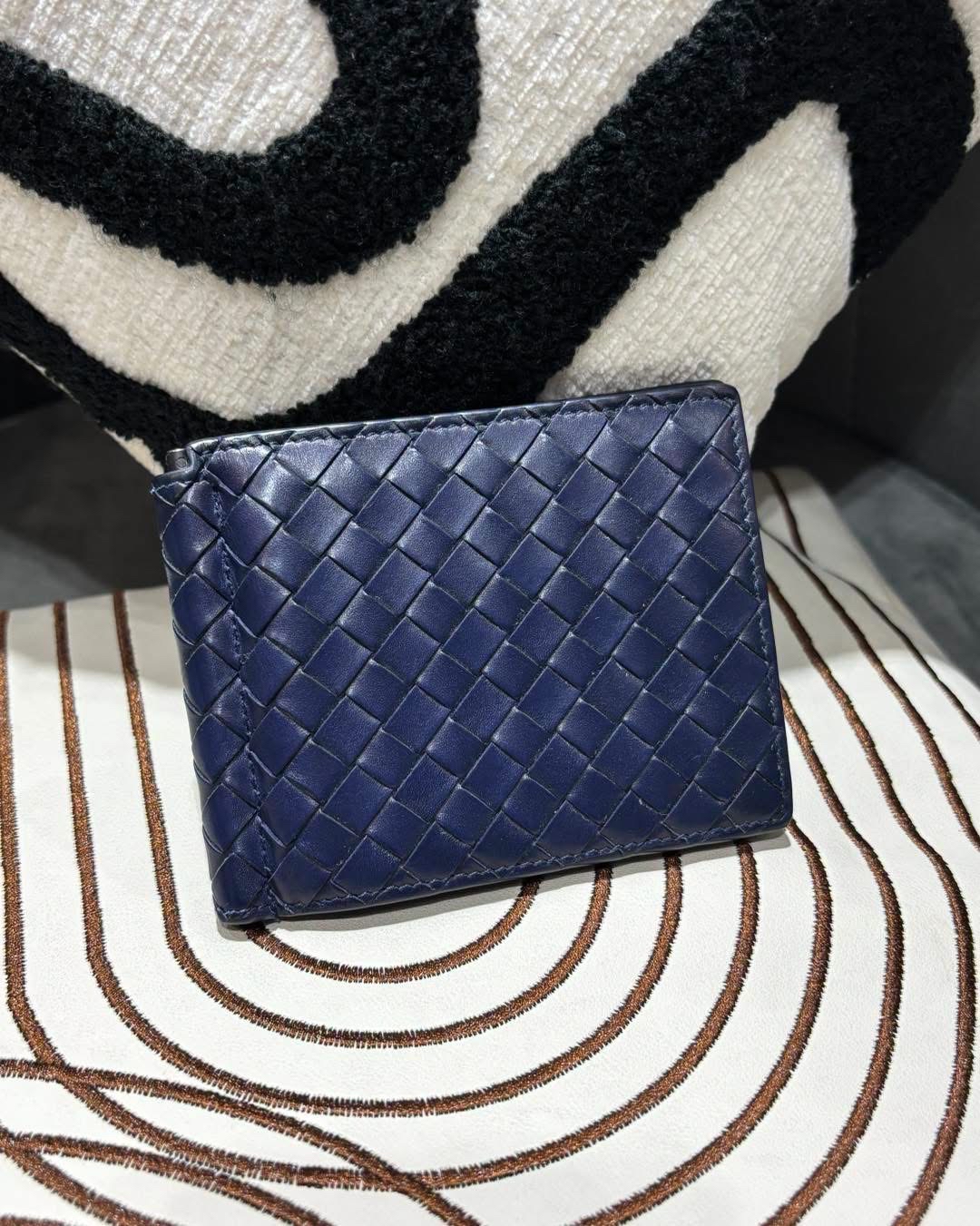 Bottega Veneta Bv wallet 100%Authentic,98%new✅dust bag 