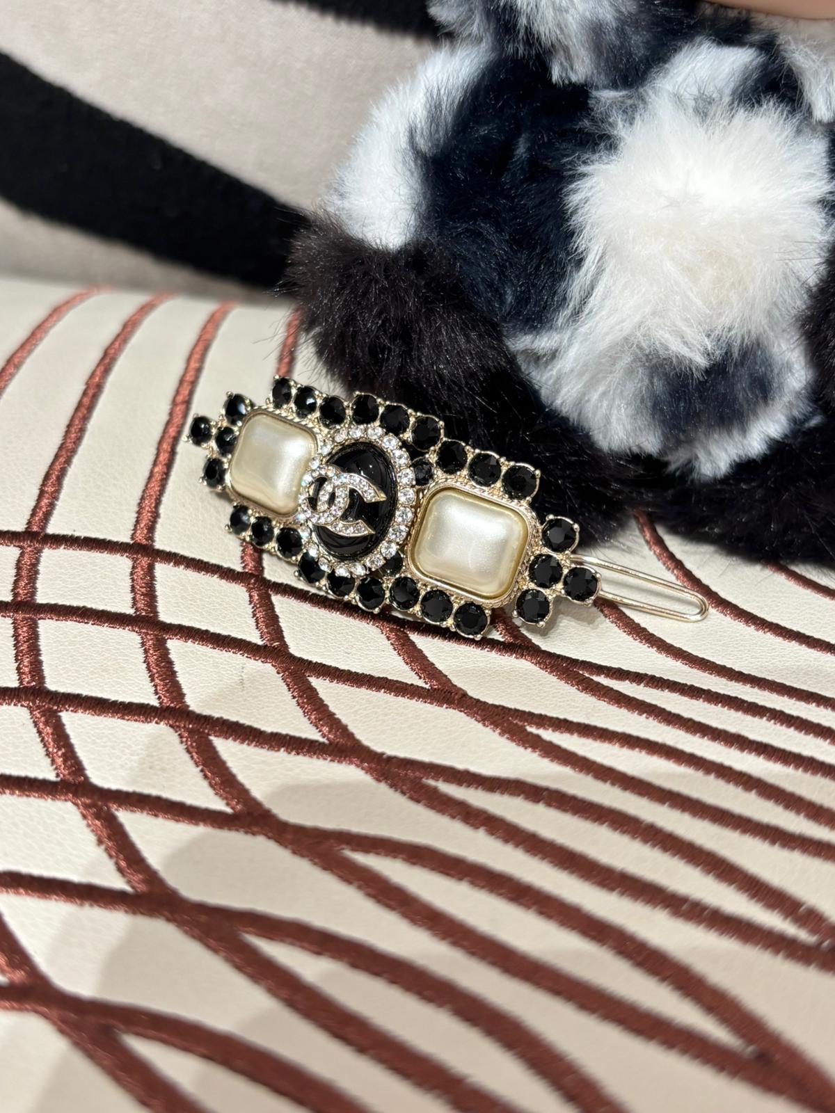 Chanel Hair Clip 100%Authentic, 98%New