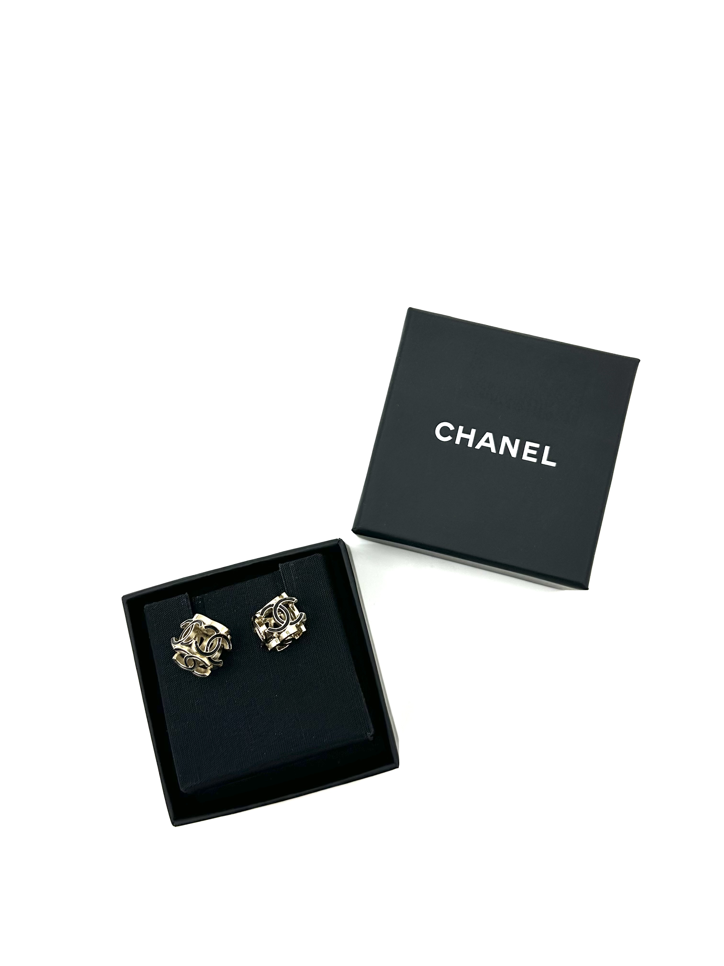 Pre-Owned CHANEL Earrings / Product Code: 26042204