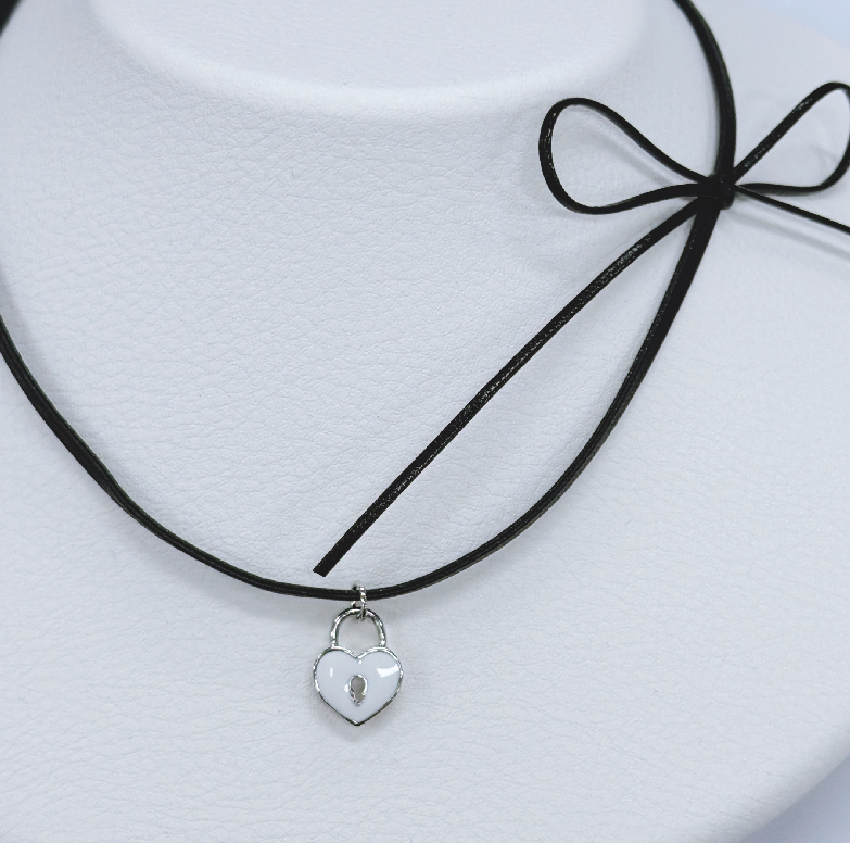 【 🗝️ 店主自留！時尚造型感Unlock🖤蝴蝶結綁繩連心形小配飾頸鏈🕶️📞 】 Bang Bang Ribbon Necklace(兩色入)