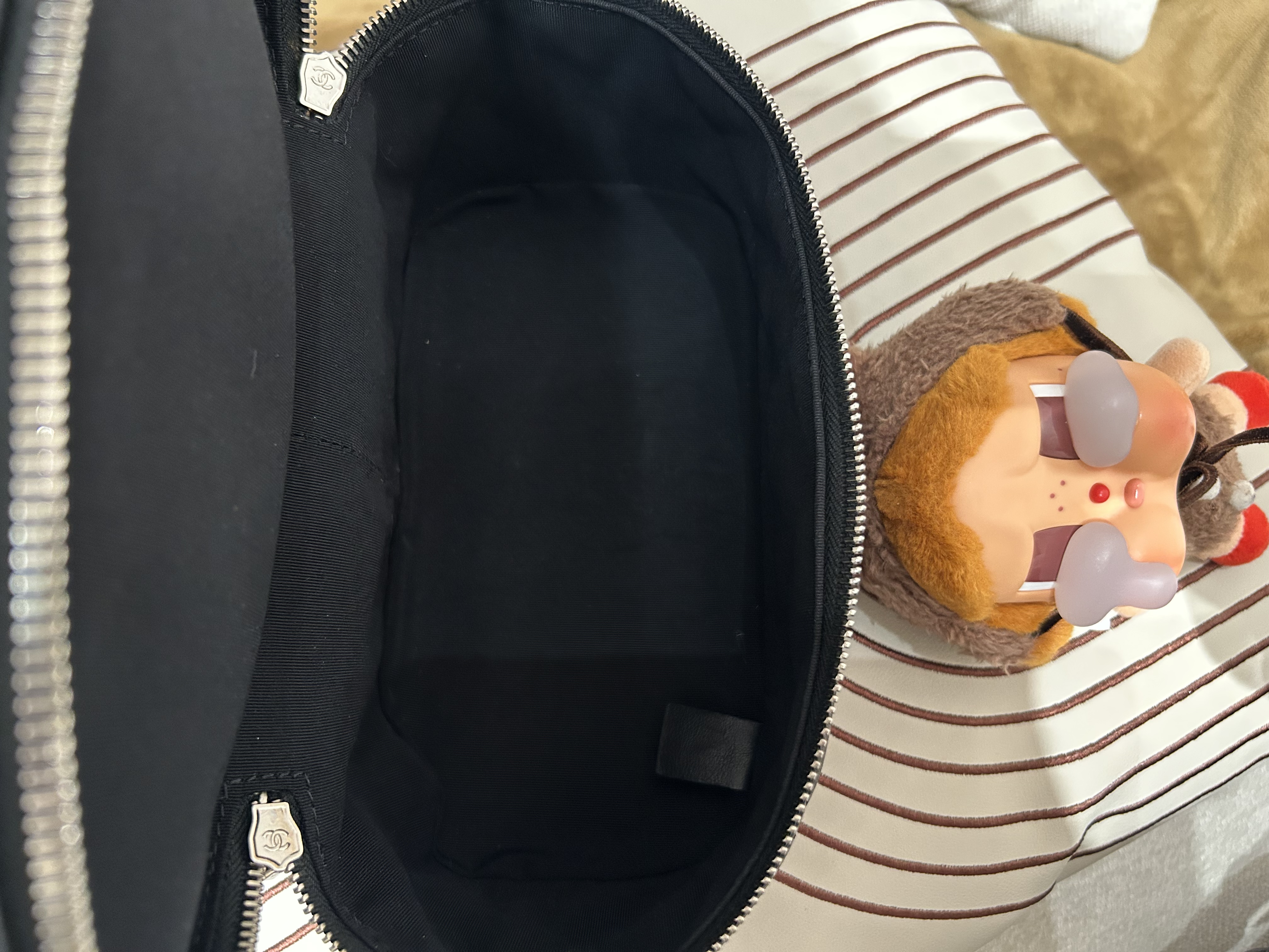 Chanel PVC油蠟牛皮 shoulder bag 100%Authentic, 98%New ✅25貼✅Dust bag