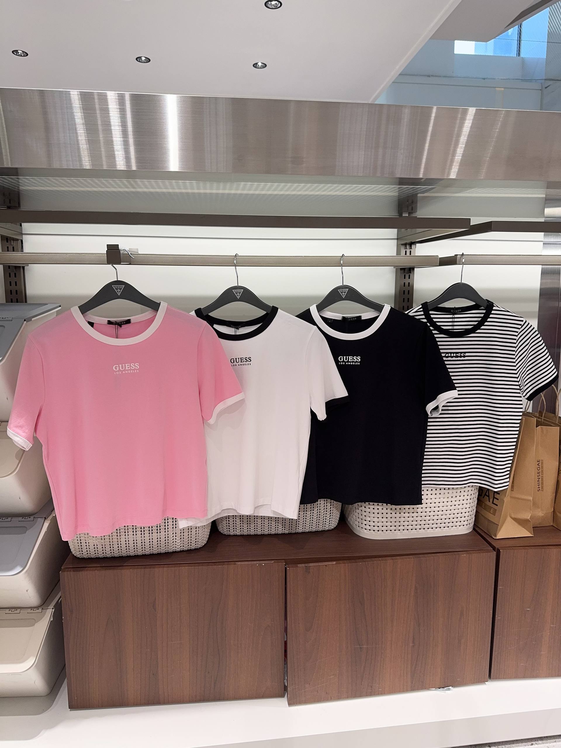 🇰🇷Guess 女款上衣✨