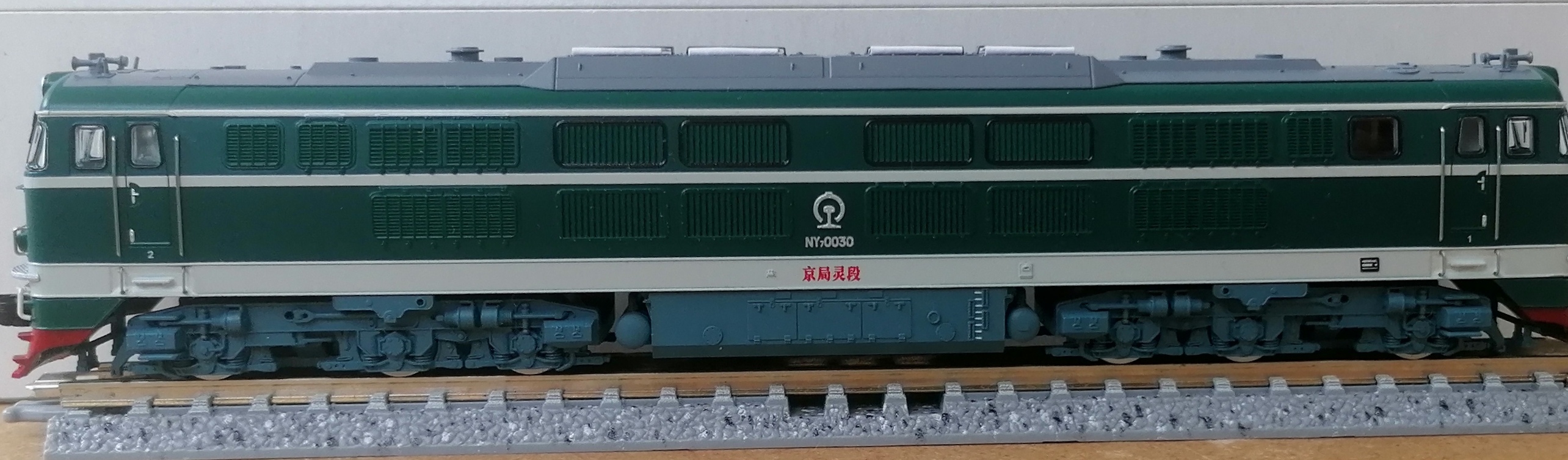 中國長嗚進口型內燃機車  NY7 綠色 N比例1：160