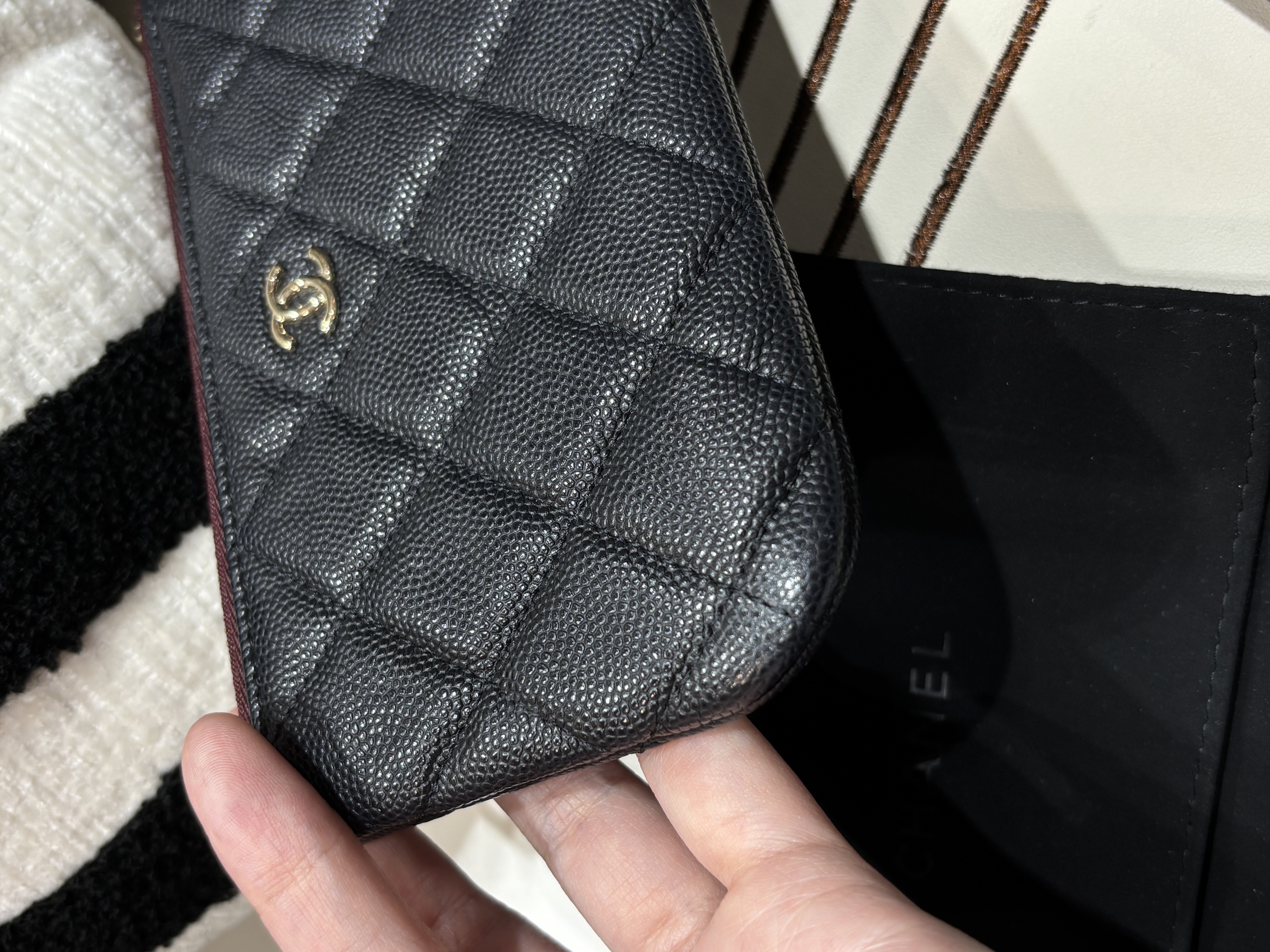 Chanel zip pouch o case 黑色荔枝牛皮金扣zip wallet 100%Authentic, 99%new ✅晶片✅Dust bag