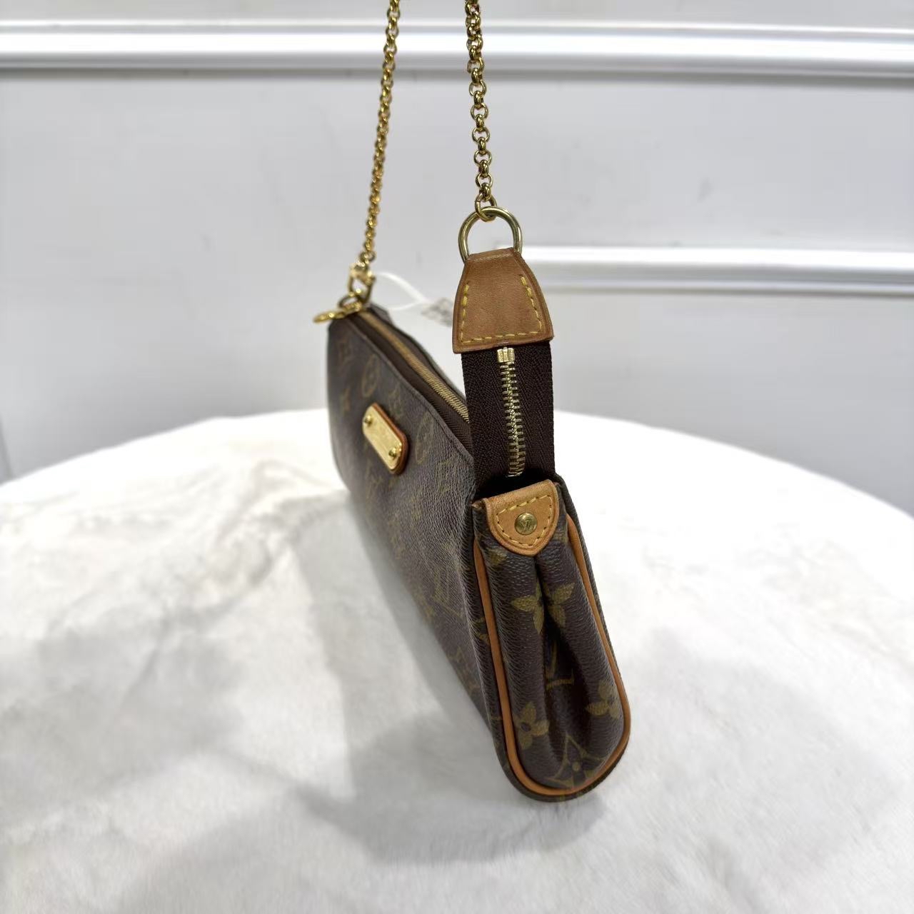 LOUIS VUITTON路易威登 Pochette Eva LV鏈條斜挎包 