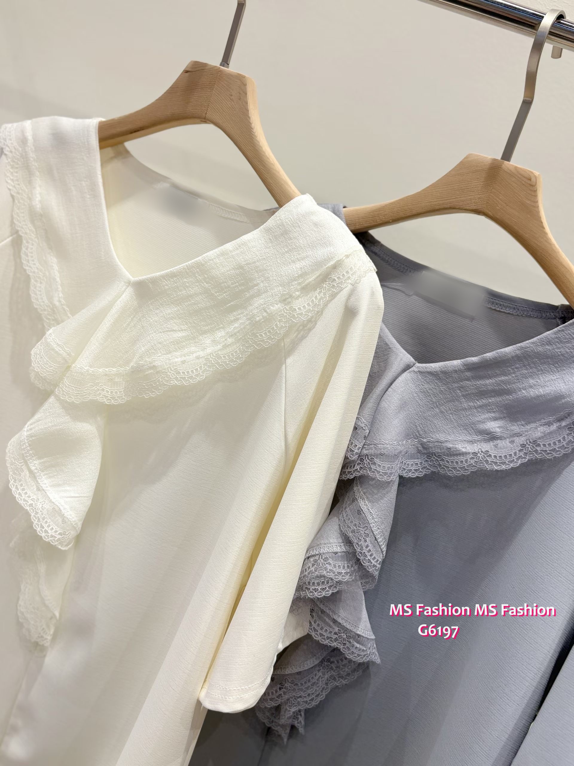 G6197 韓國🇰🇷V領lace邊ruffle top