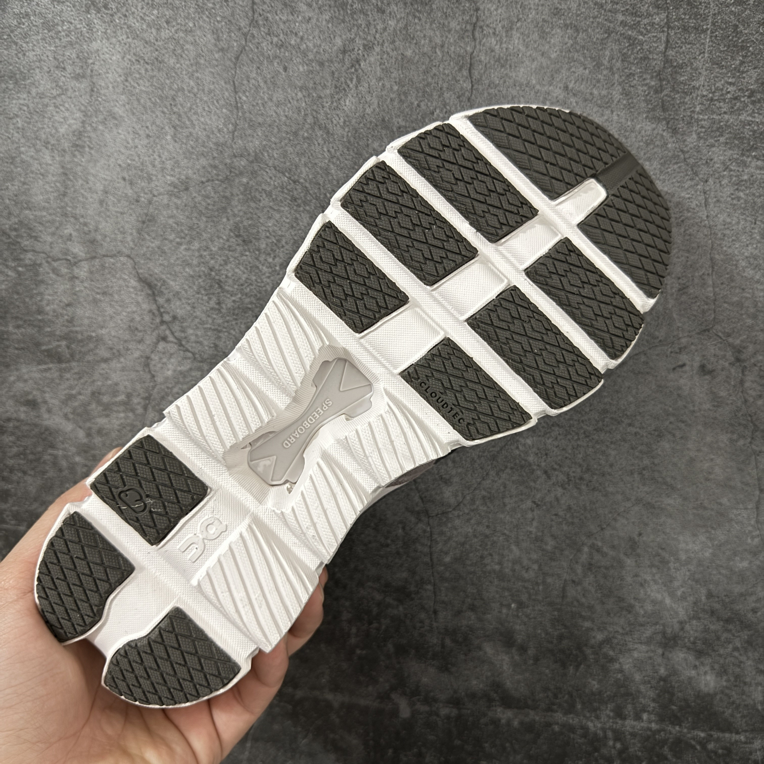 FKA twigs x On Running Cloud X 4