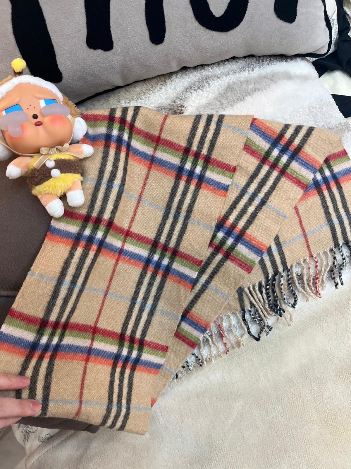 Burberry Scarf 100%Authentic, 99%New