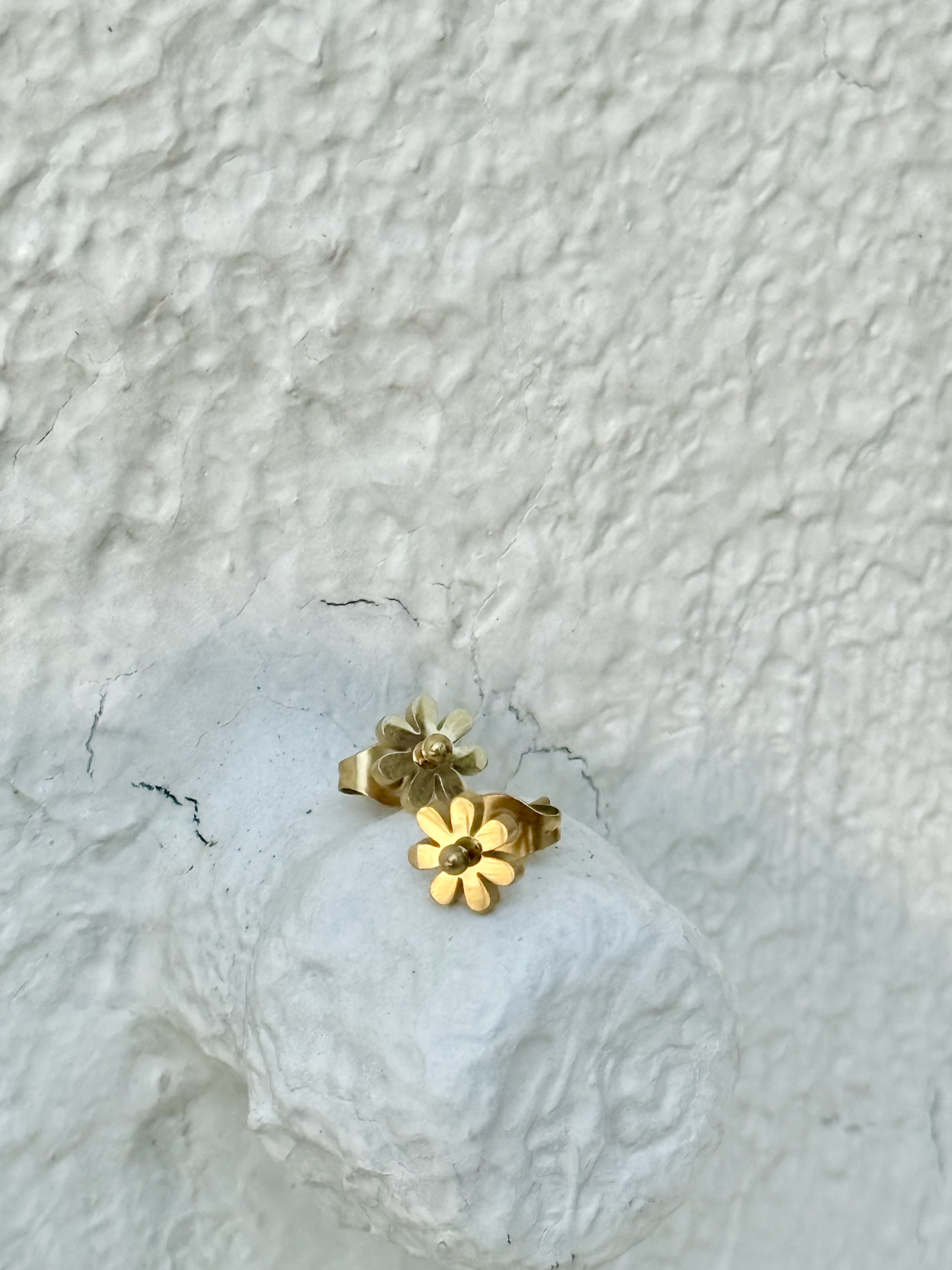 Gold flower stainless earring