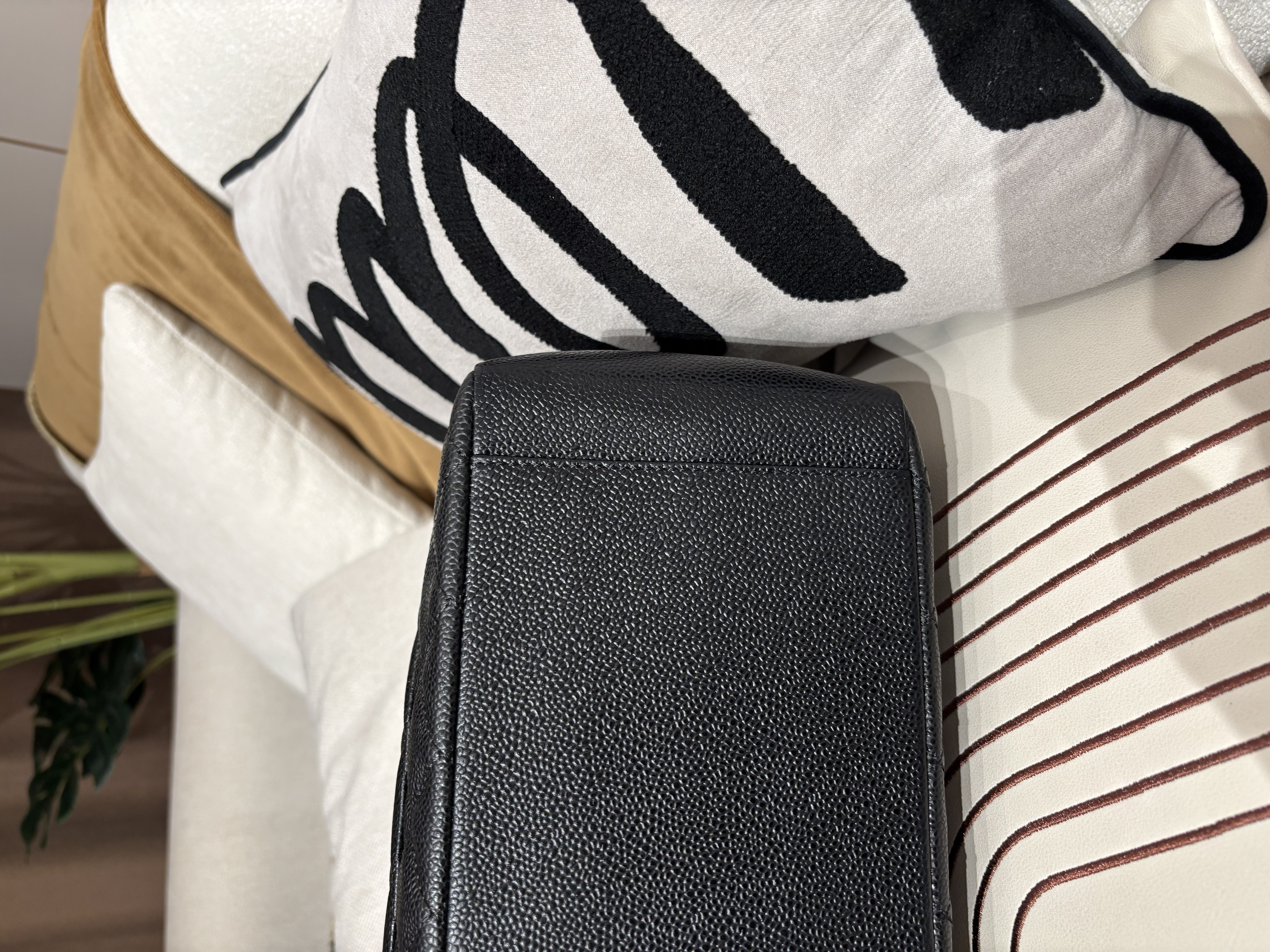 Chanel Gst Tote Bag 黑色荔枝牛皮 100%Authentic, 98%new ✅card ✅dust bag 