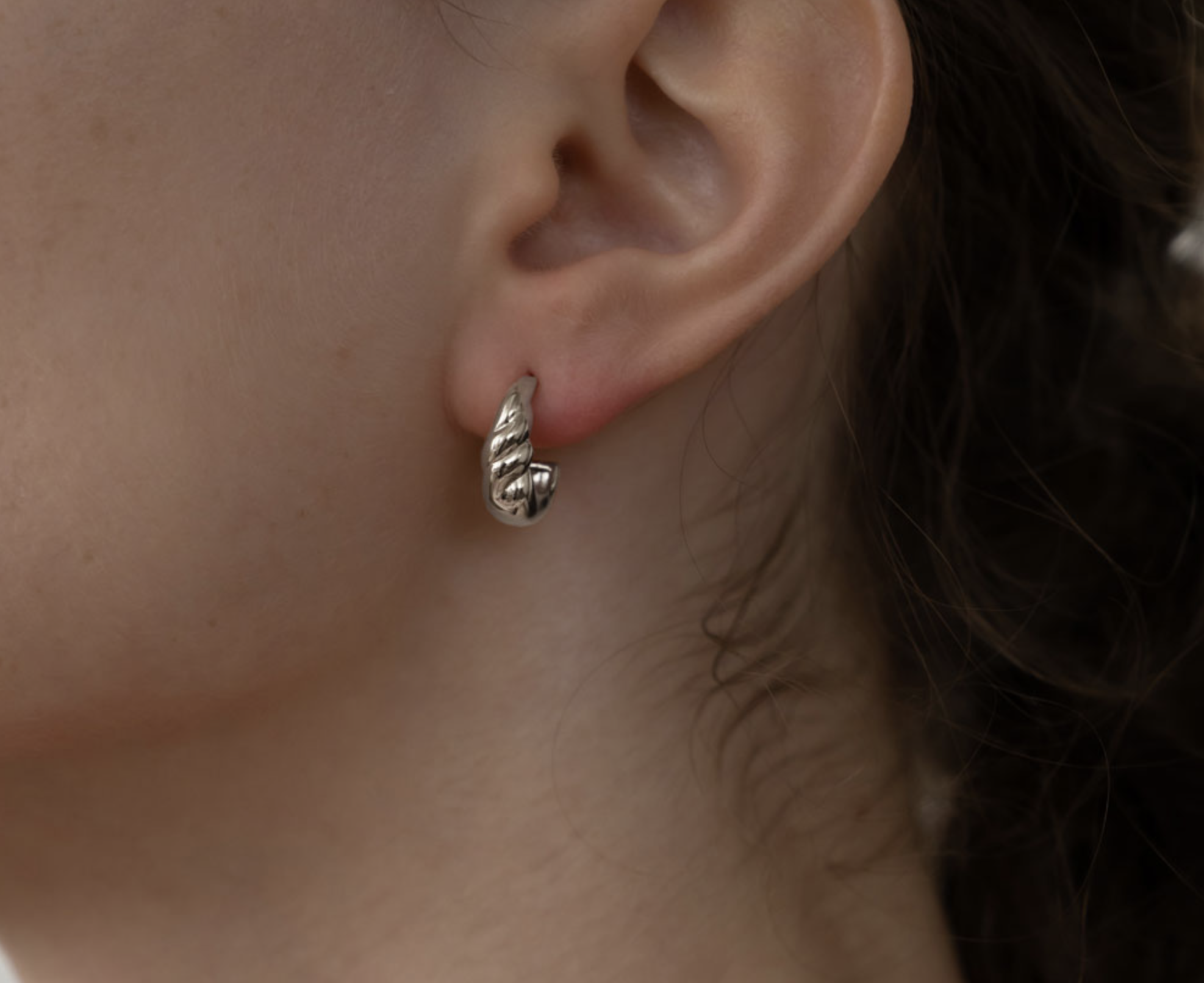 AUBE DE MOI | Torsion Ring Earring