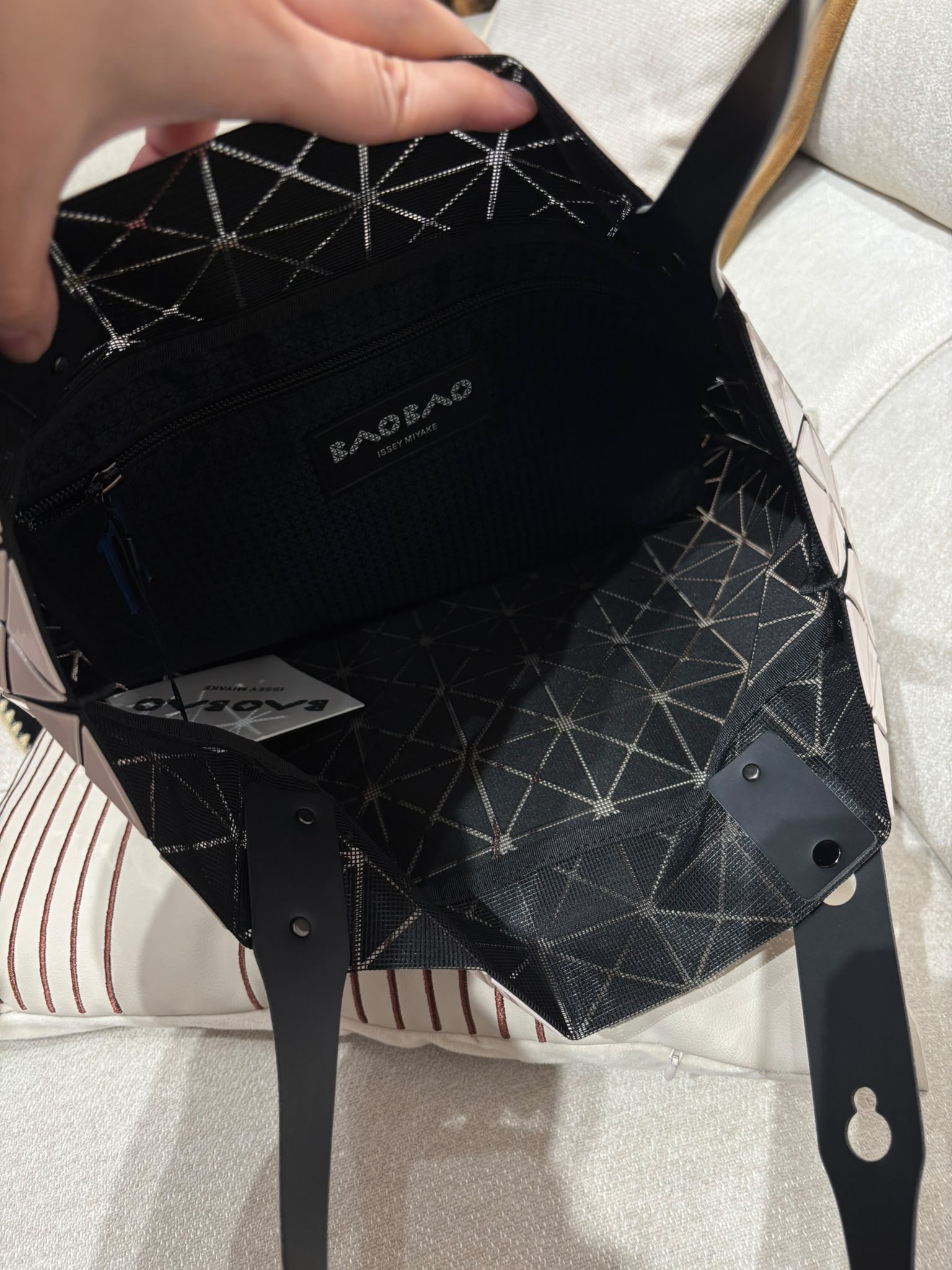 全新 Issey Miyake Bao Bao Tote Bag 100%Authentic, Brand New 全新 ✅證書✅Dust bag