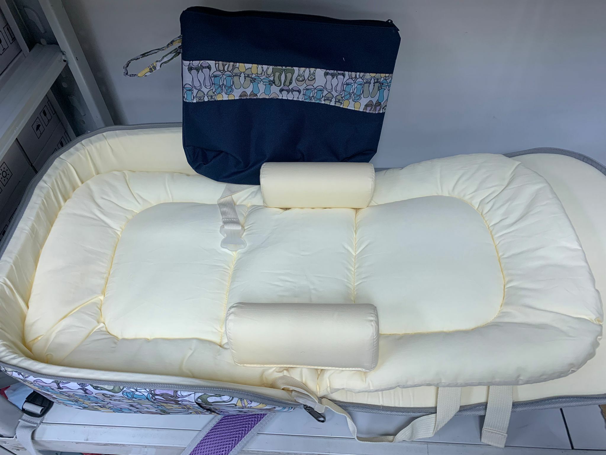 Menauige 嬰兒便攜式折疊嬰兒床背包 1件 - 現貨