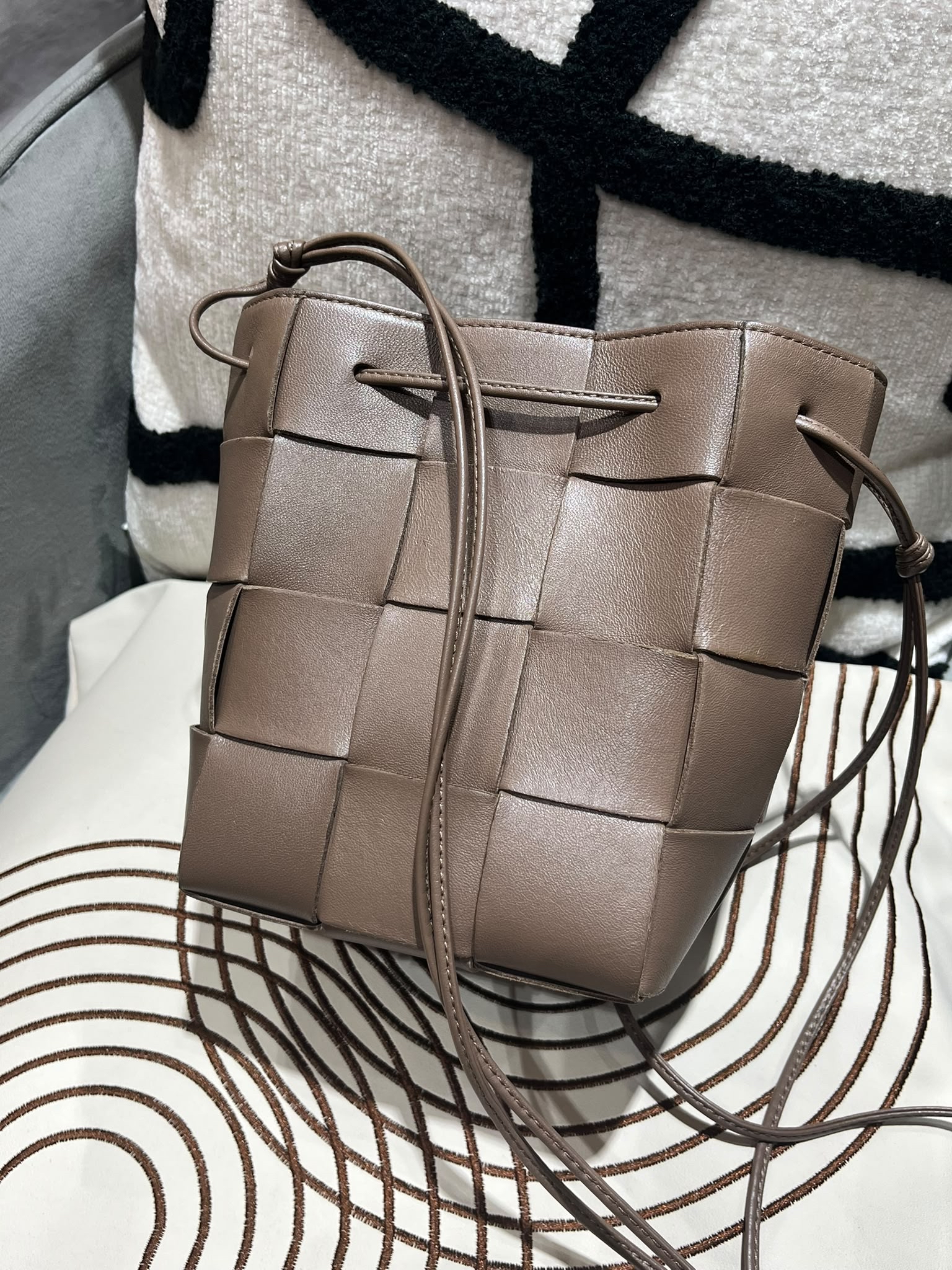 Bottega veneta BV intrecciato bucket bag 100%Authentic,95%new