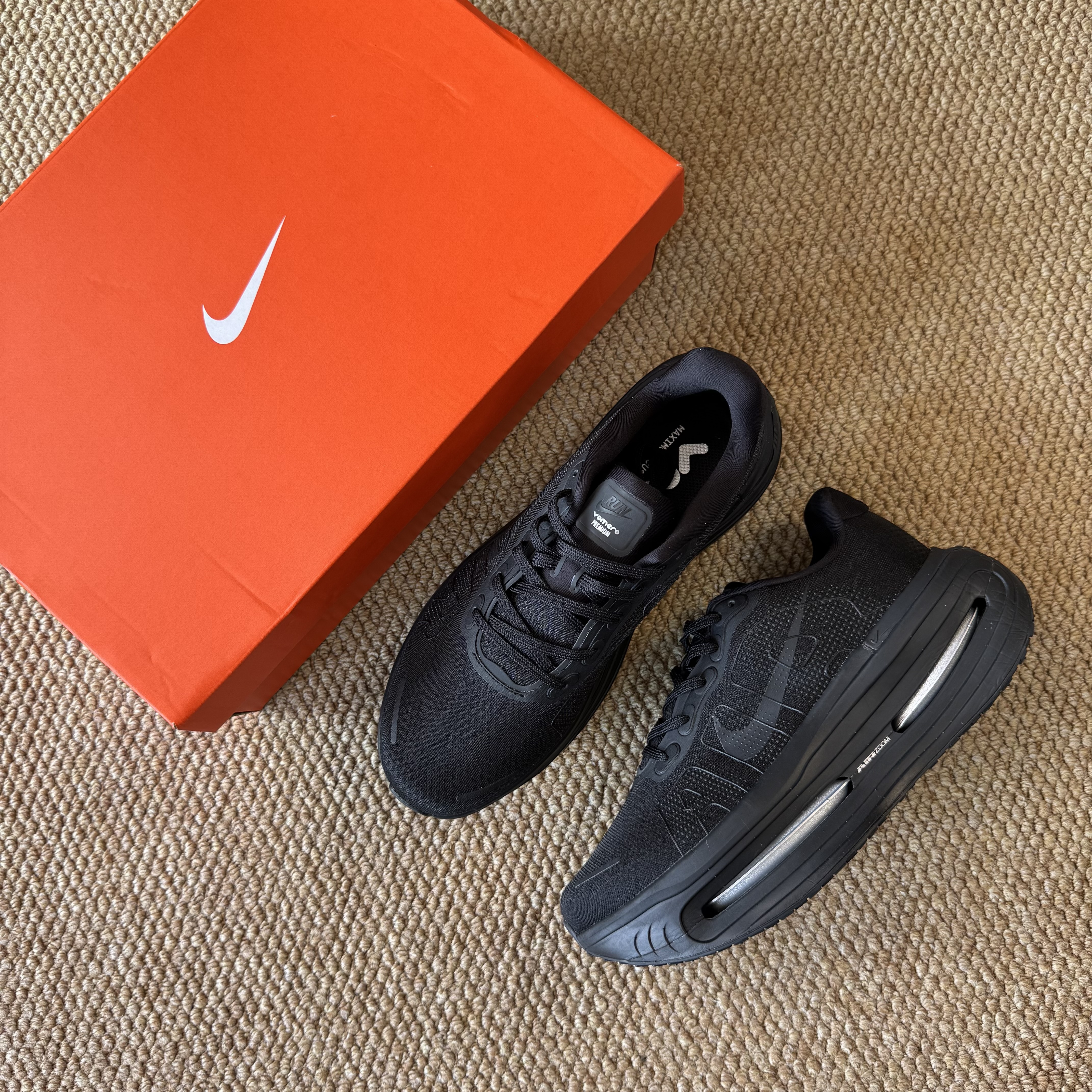 Nike Vomero Premium HQ2050-005