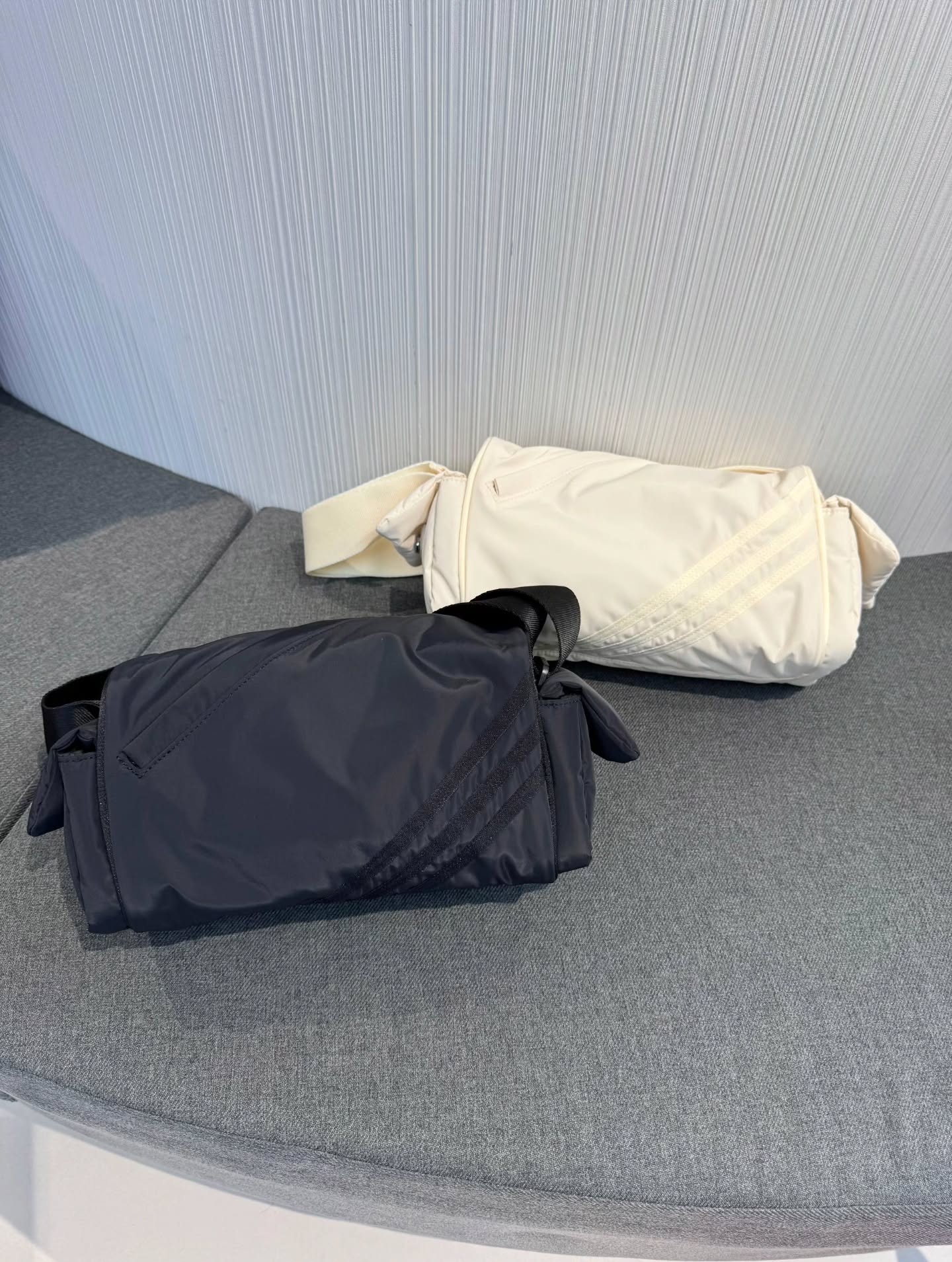 🖤三叶草 新品尼龙枕头包 🇭🇰