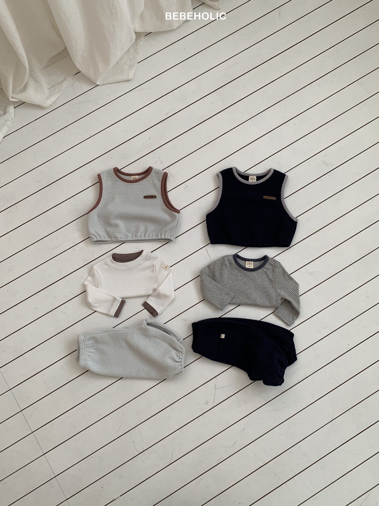 🌸預訂 韓國直送🌸🇰🇷BEBEHOLIC兩色皮革章撞色背心上下套裝