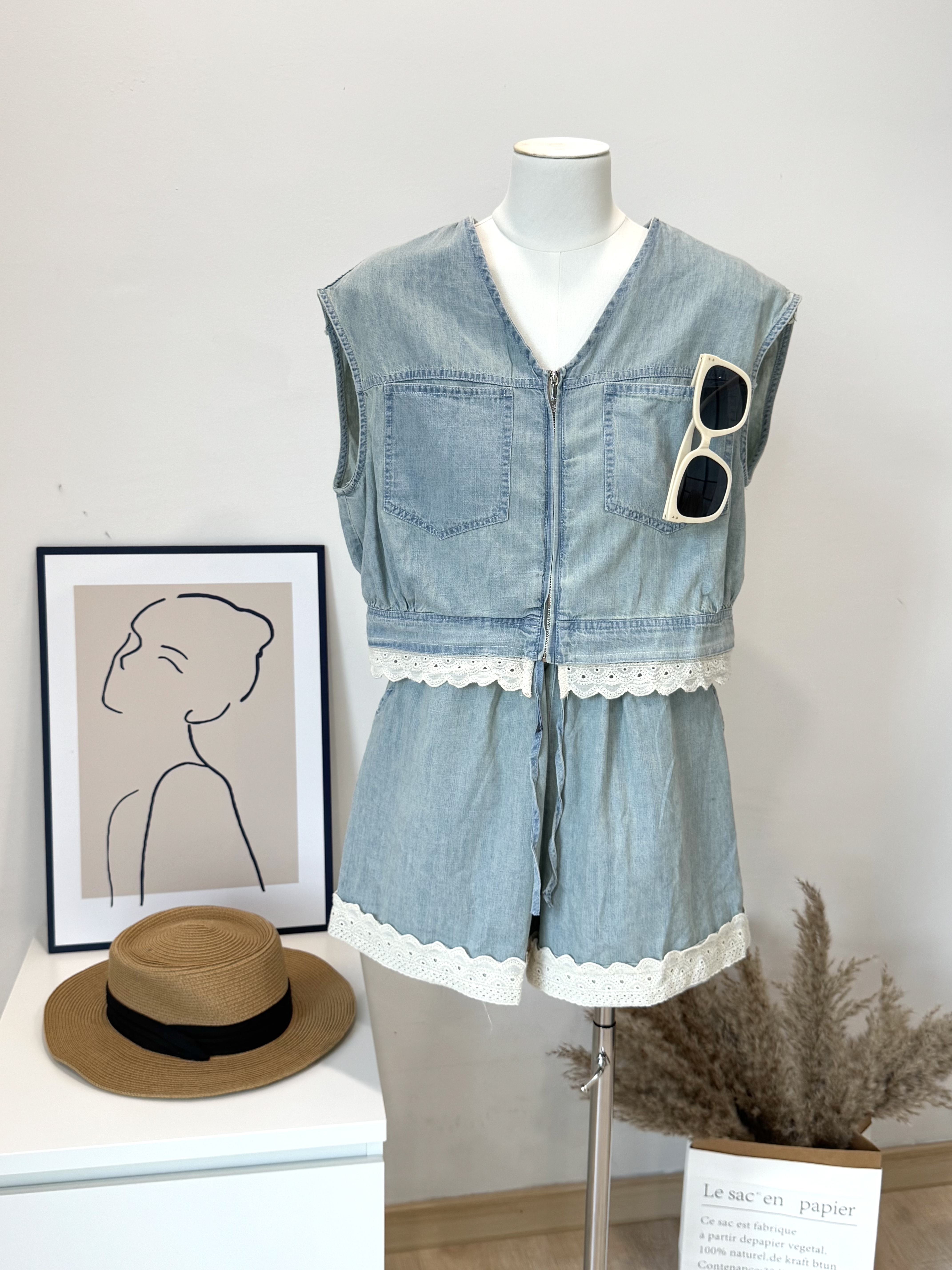 Hannah Lace Denim Vest Top + Short Sets 牛仔气质拼接蕾丝马甲上衣 + 短裤套装 （ 2 Colours）