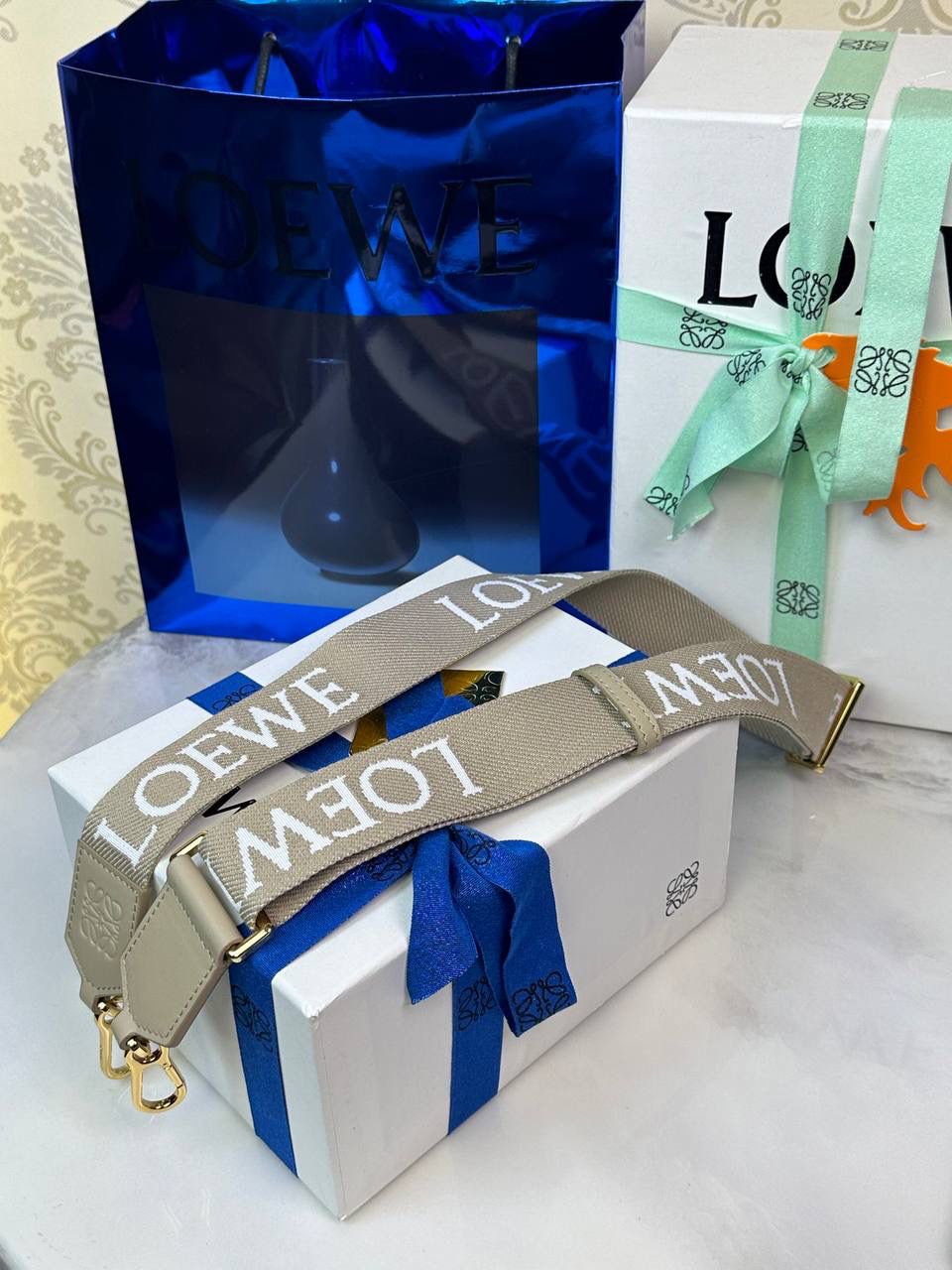 𝐀𝐧𝐚𝐠𝐫𝐚𝐦 刺绣肩带「米白」 👈 全新升级上线♻️ 尺寸:131-4cm（长度可调节） 编码：182323