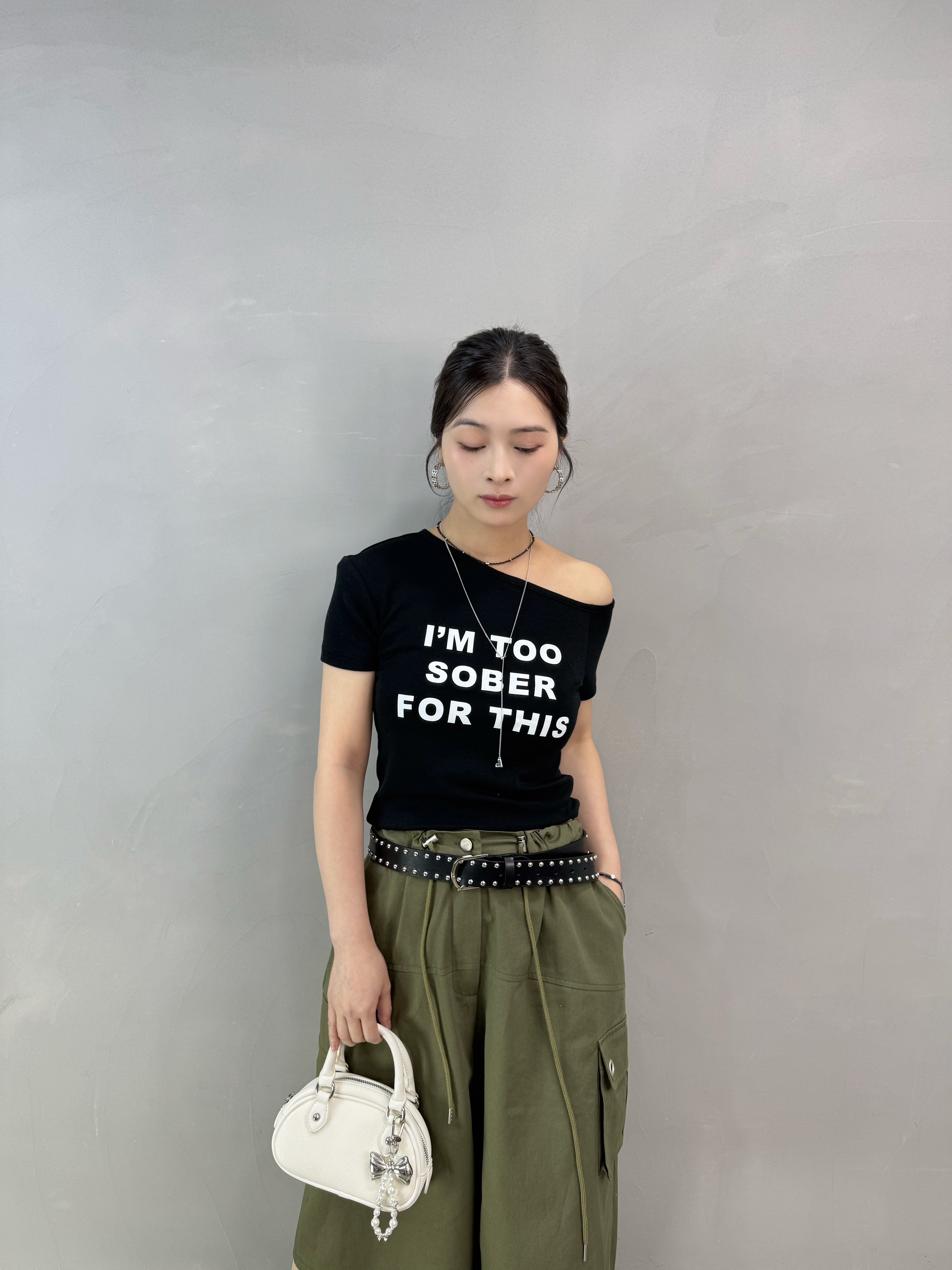 T68 斜領英文字短tee