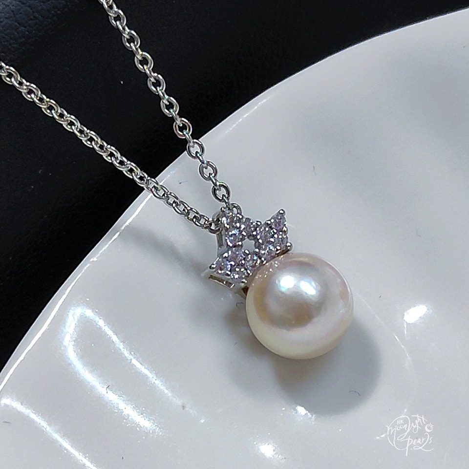 特價品‼️近正圓極強光日本akoya櫻花粉海水珍珠微鑲鋯石王冠吊墜（送注白金鍊）