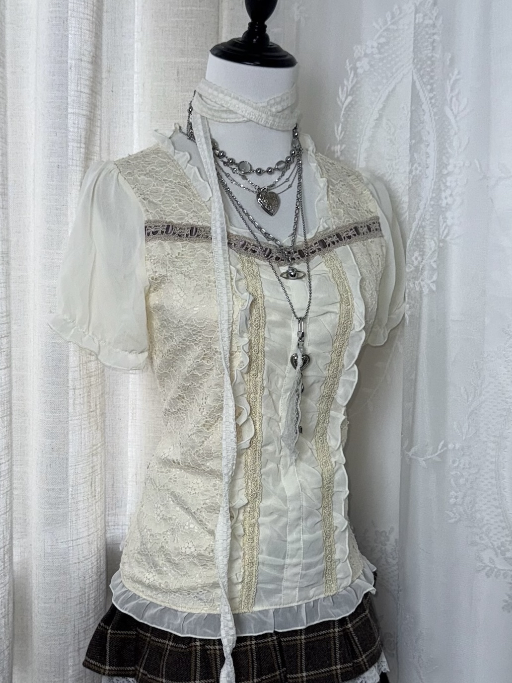Axes Femme Creamy Cake Lace Top
