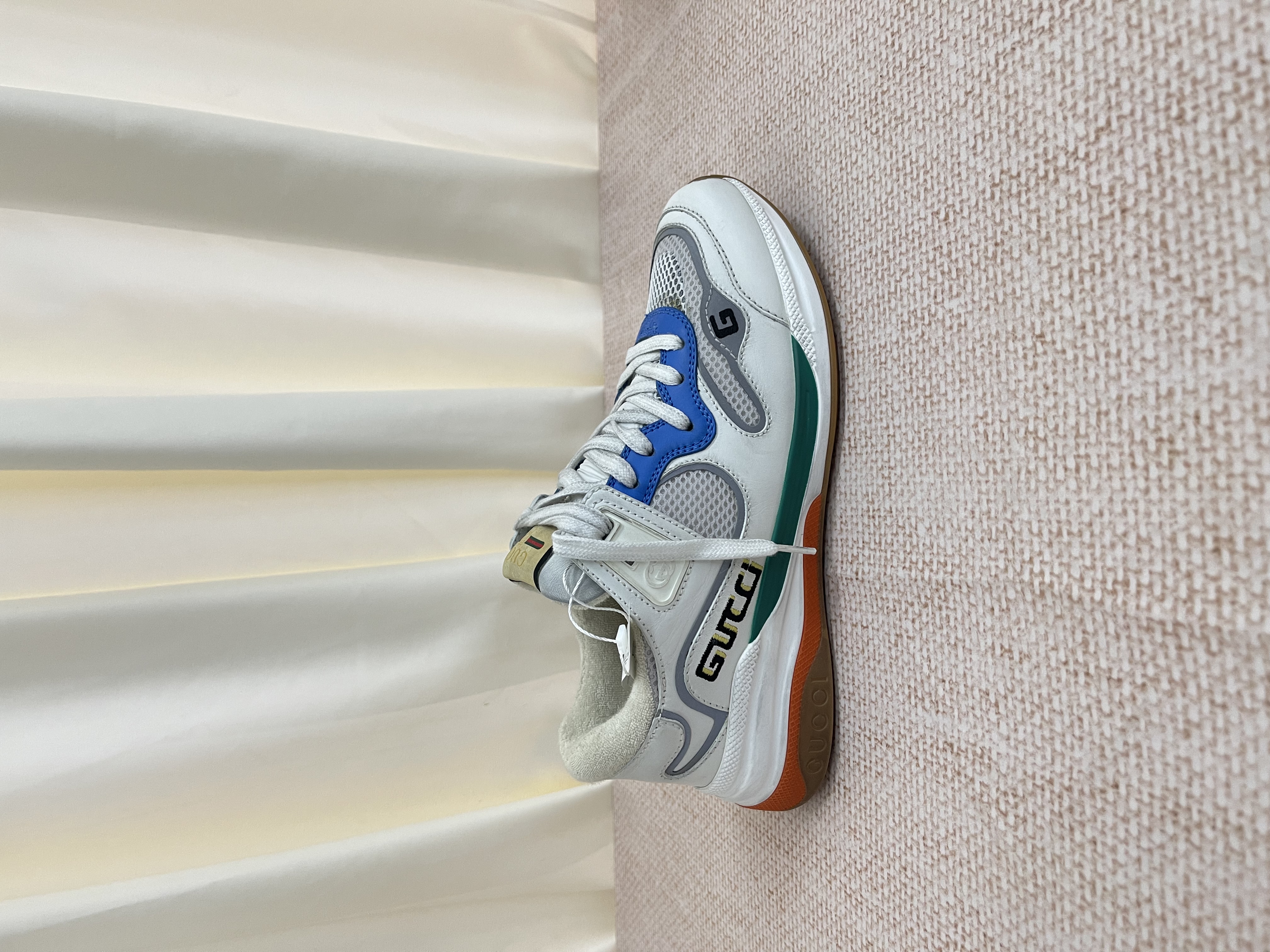 Unused item Gucci Sneakers / Product Code: 26042405