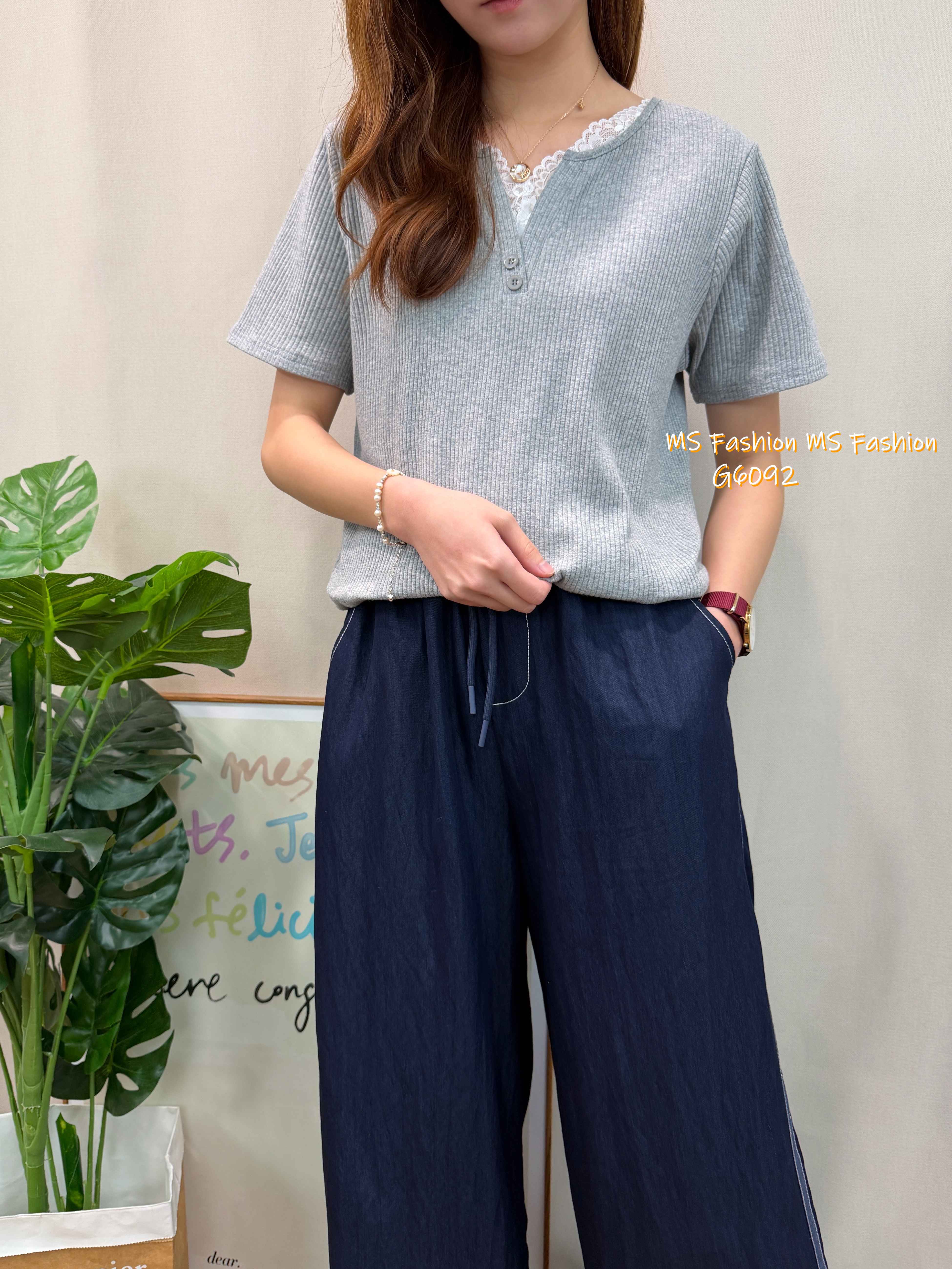 G6092 韓國🇰🇷直紋V領拼lace top