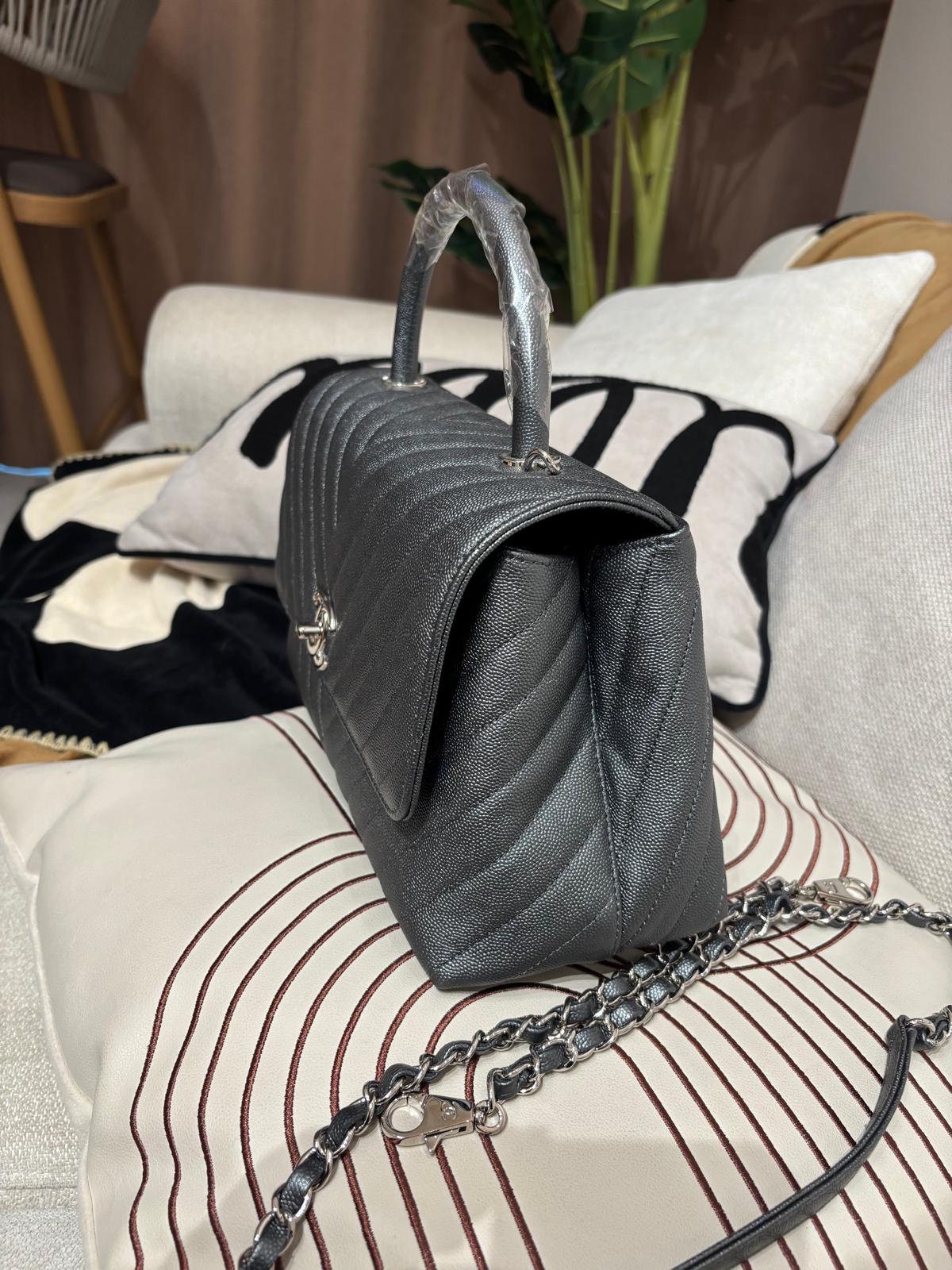 Chanel coco handle medium 荔枝牛皮100%Authentic ,98%new ✅28Card✅Dust bag✅Box