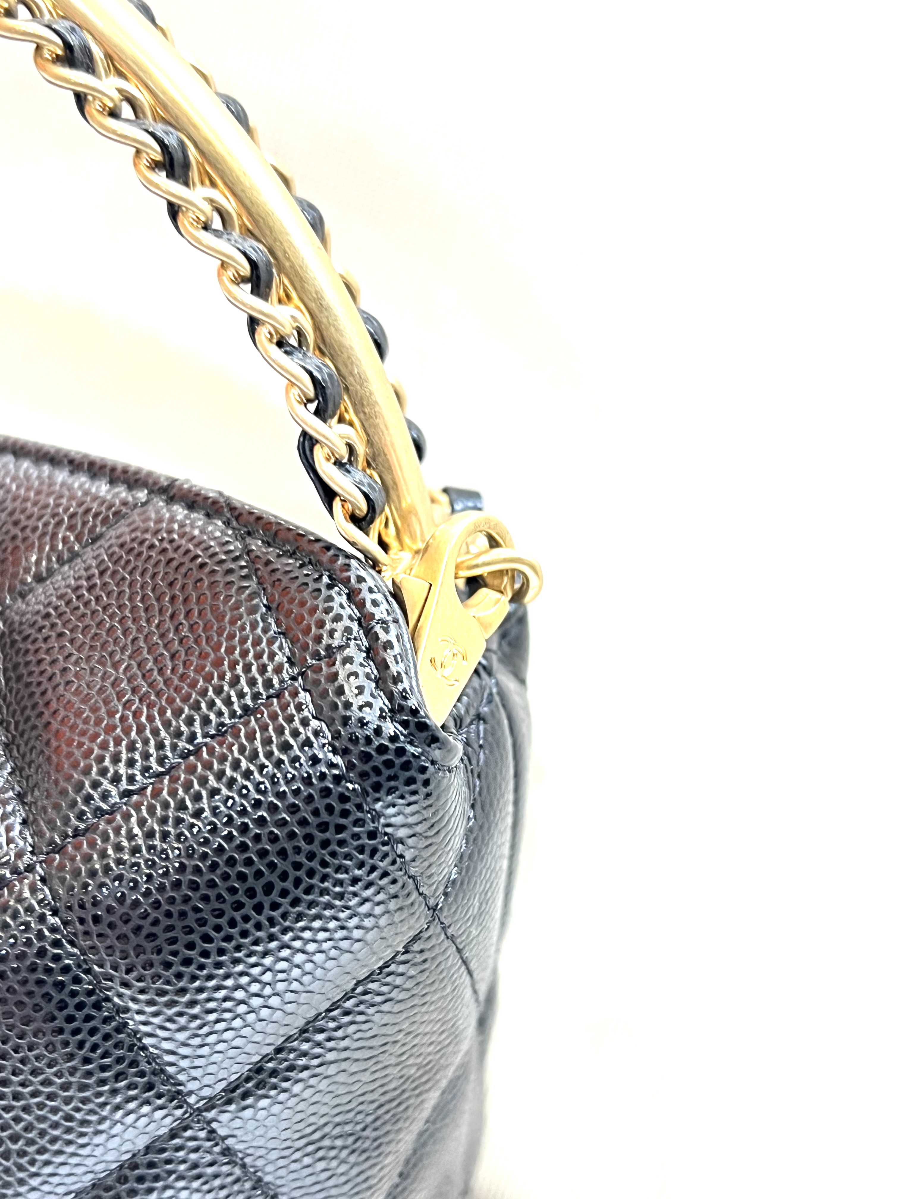 Pre-Owned CHANEL Hobo Handbag / Product Code: 26041647