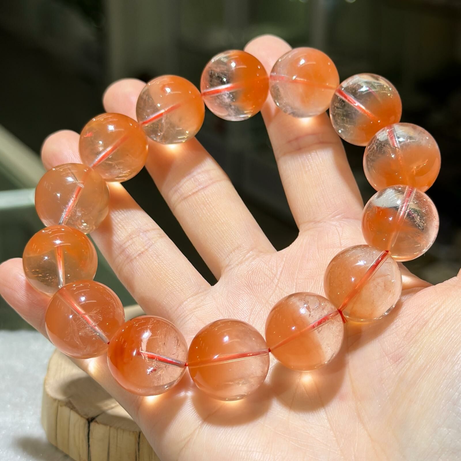 大m💫紅兔毛手串 17.5 mm +/-