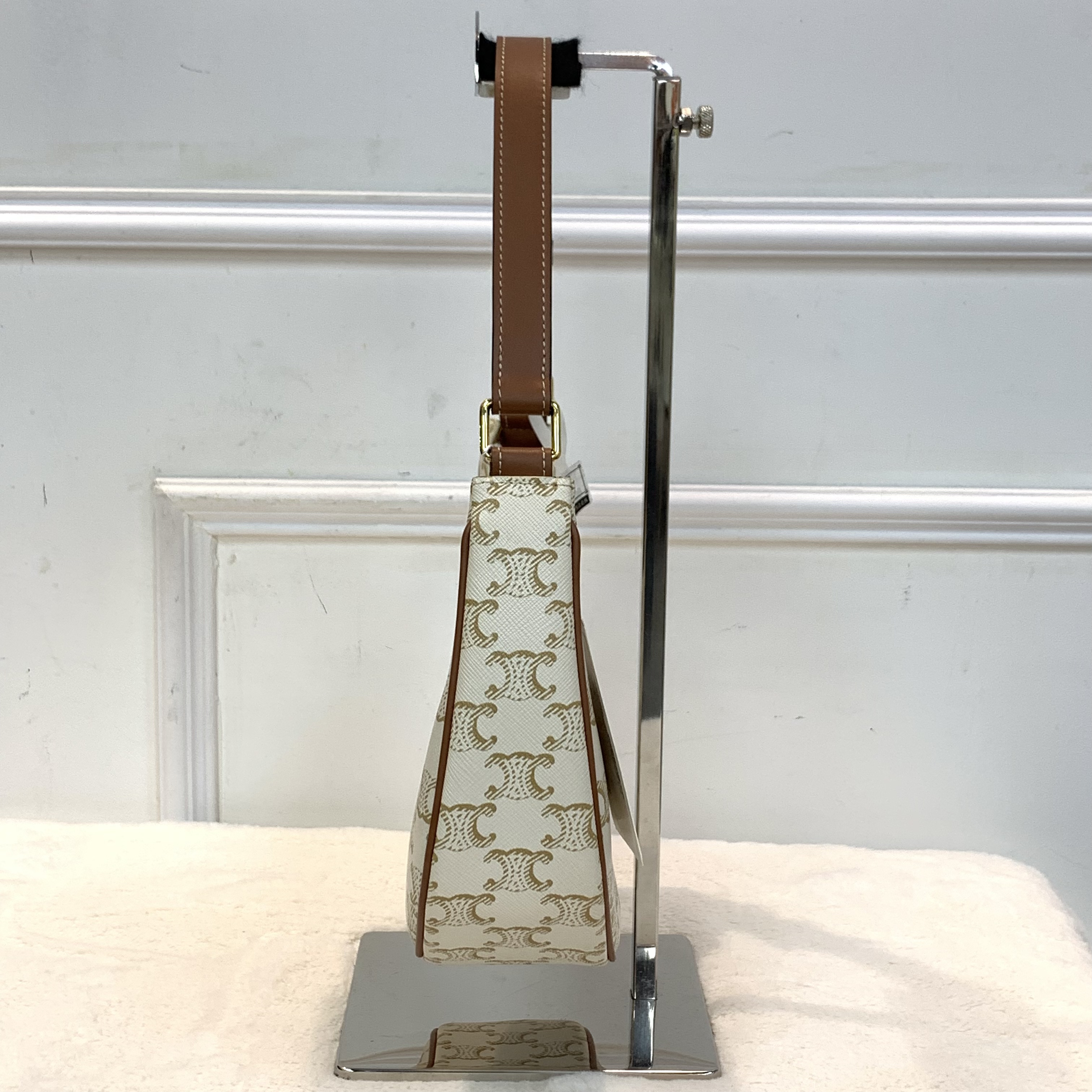 celine triomphe ava凱旋扣腋下包 