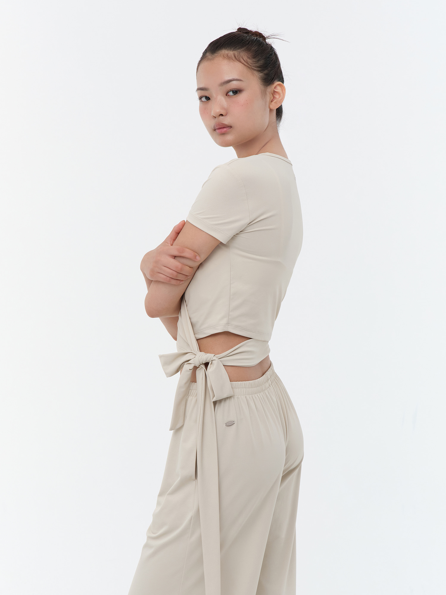 預購_Twist Strap Short Sleeve T-shirt by Conch