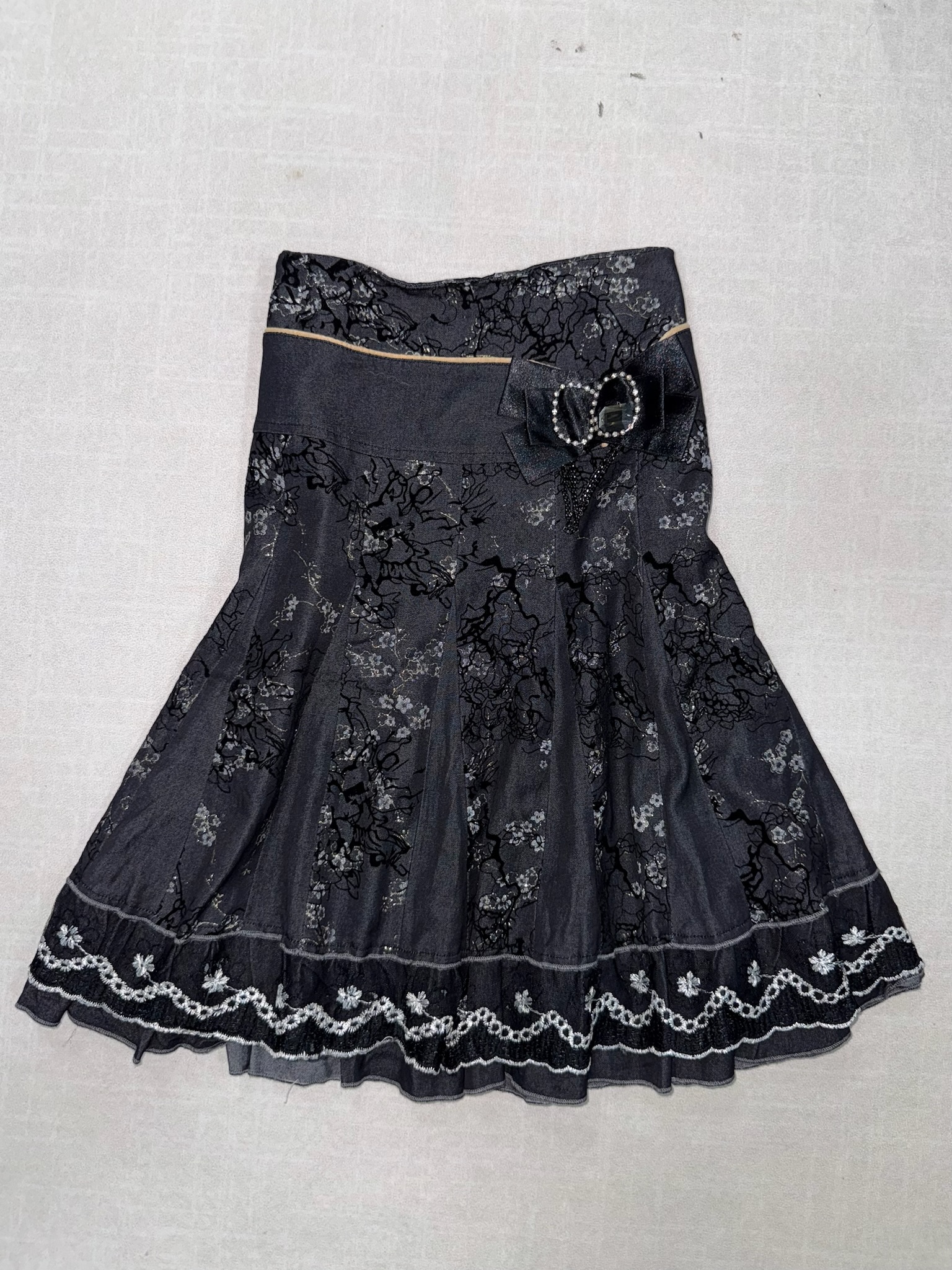 Elegant Black Midi Skirt with Bow Detail
