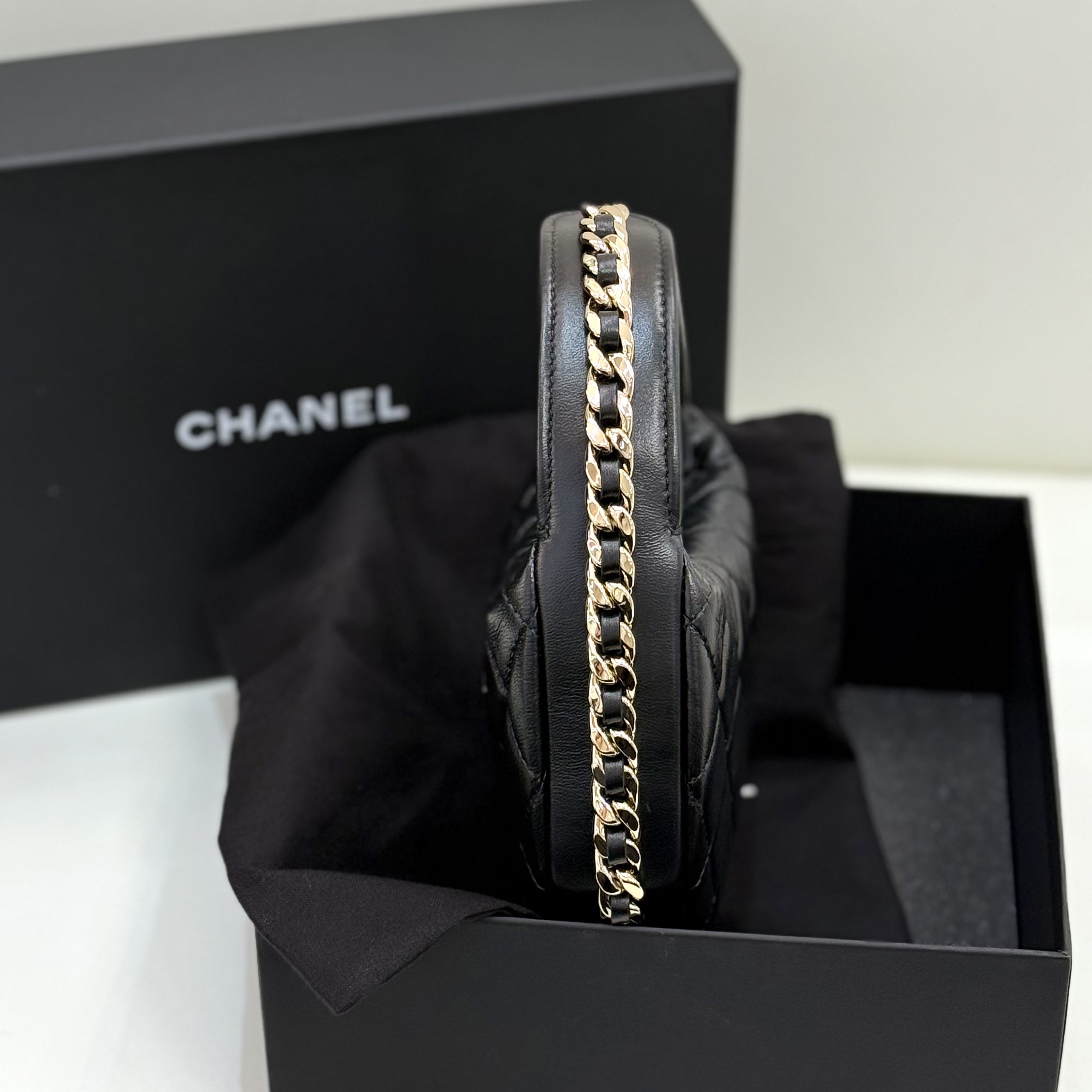 【預訂貨品】晶片款  Chanel 23C黑金迷你Pouch