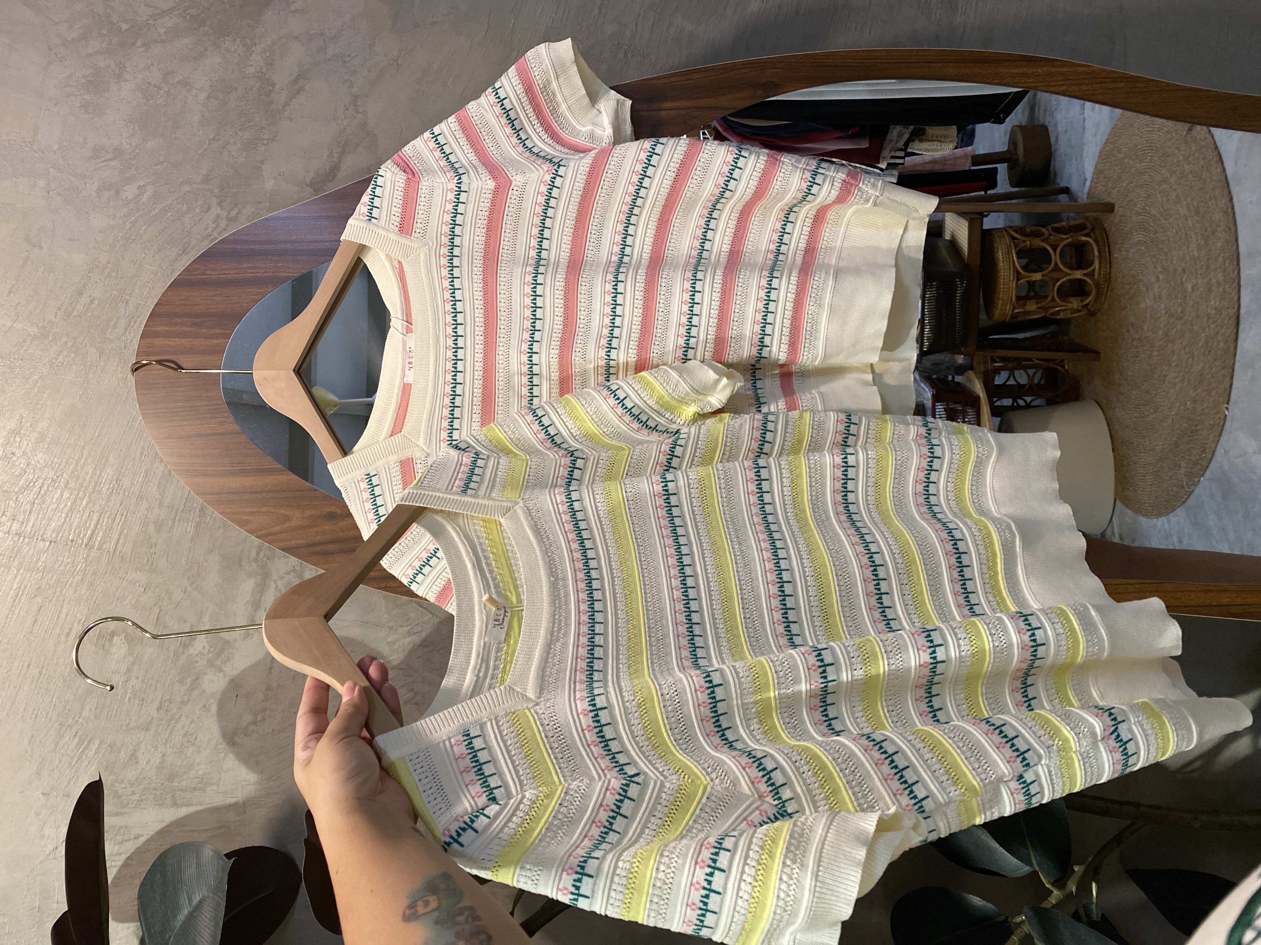 4668号-针织方领花花条纹上衣