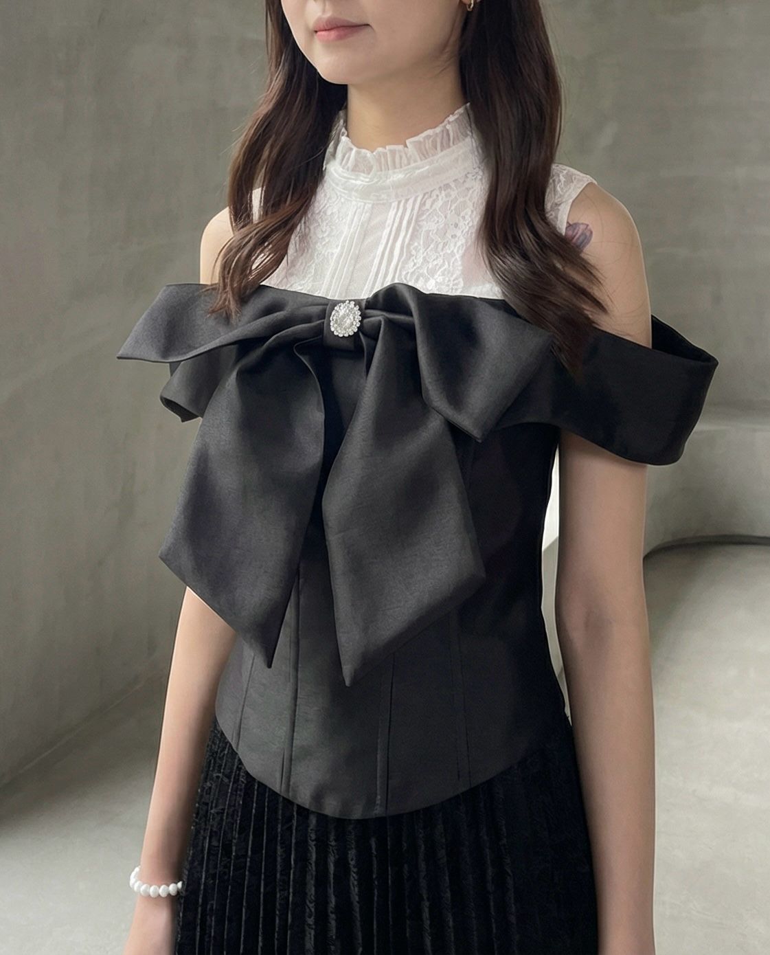 優雅蝴蝶結露肩上衣