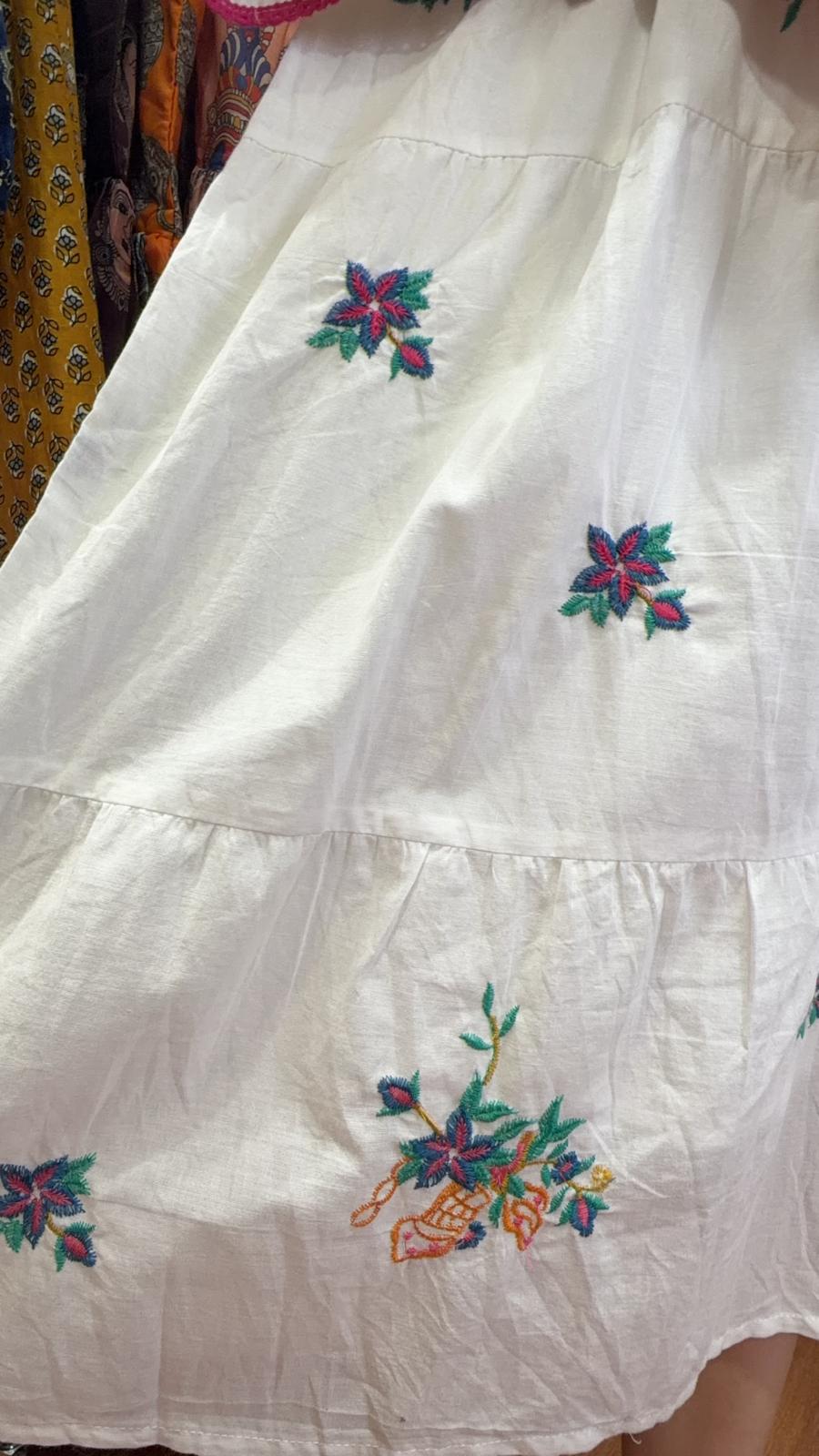 2602 White Fafa Emb 3 Layers Cake Short OP 37"