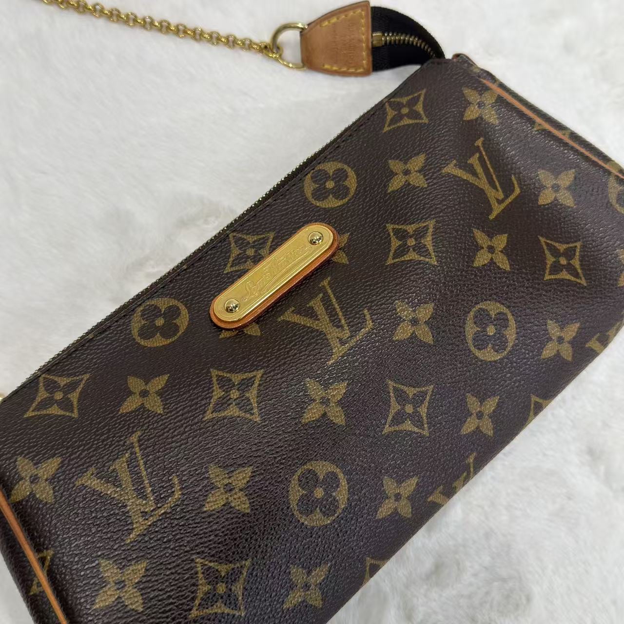 LOUIS VUITTON路易威登 Pochette Eva LV鏈條斜挎包 